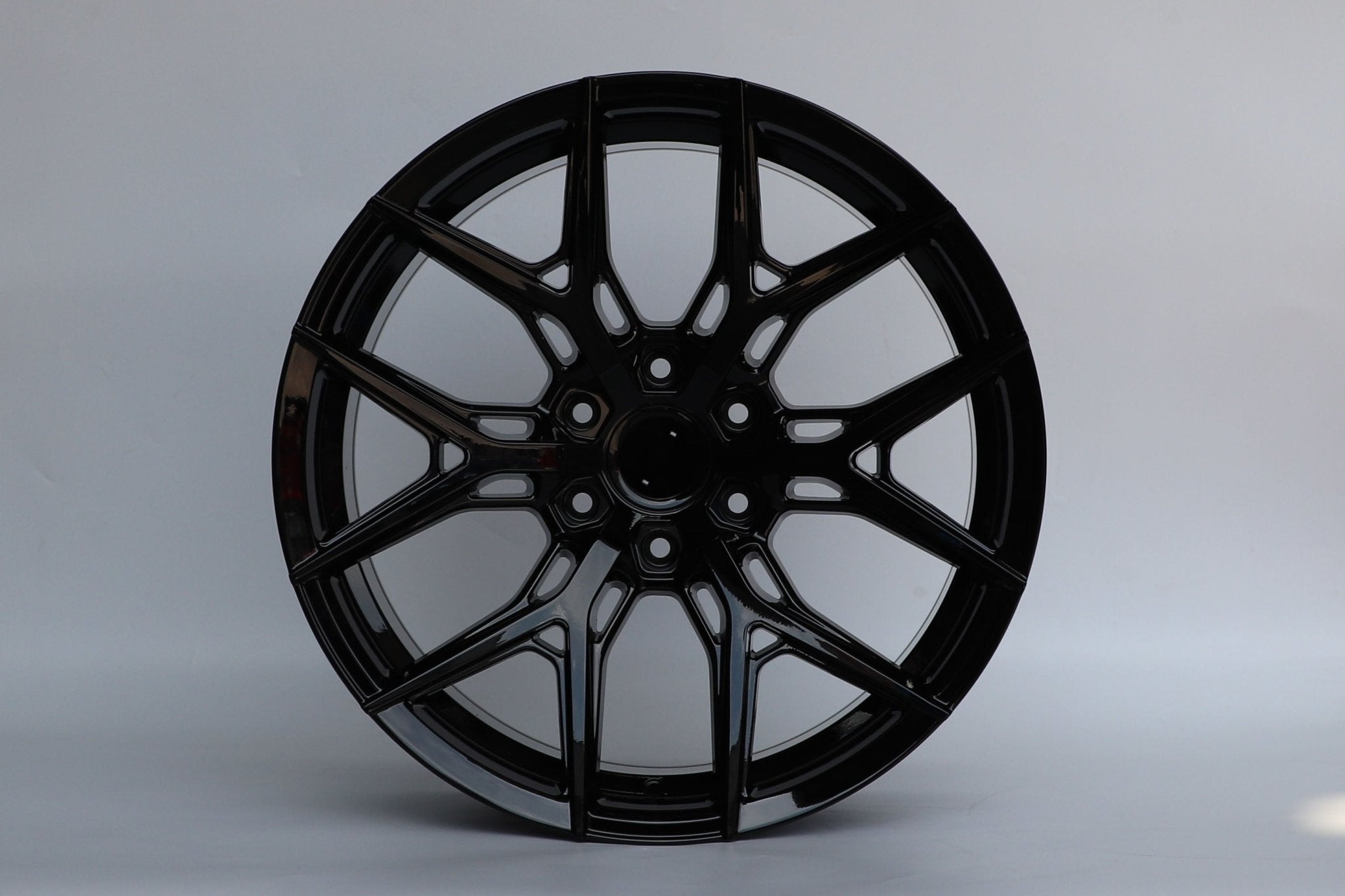 W1509 D1673 Gloss Black 22x9.5 ET15 6x139.7 CB106.1