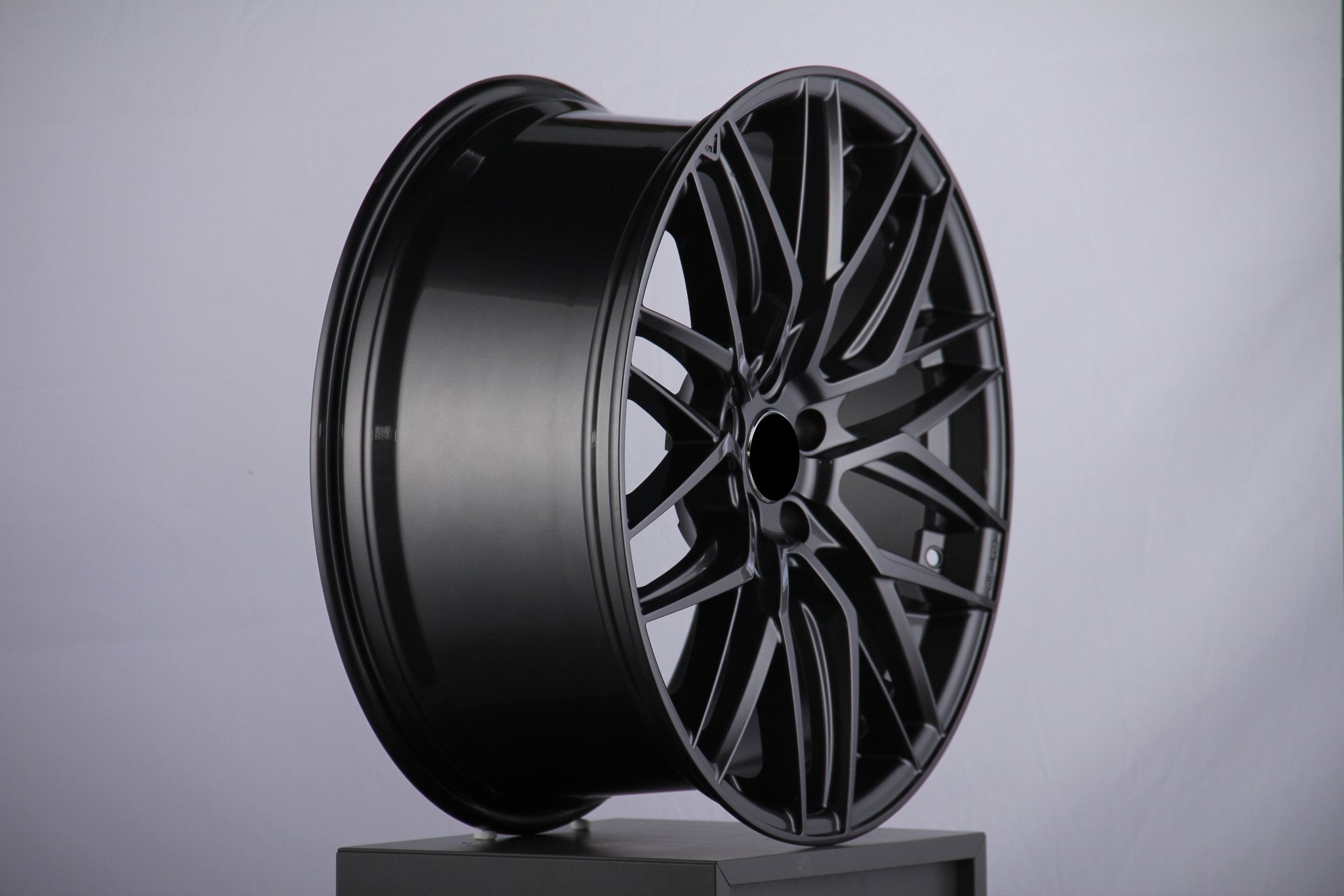 W1609 392 Gunmetal 19x9.5 ET40 5x120 CB72.6