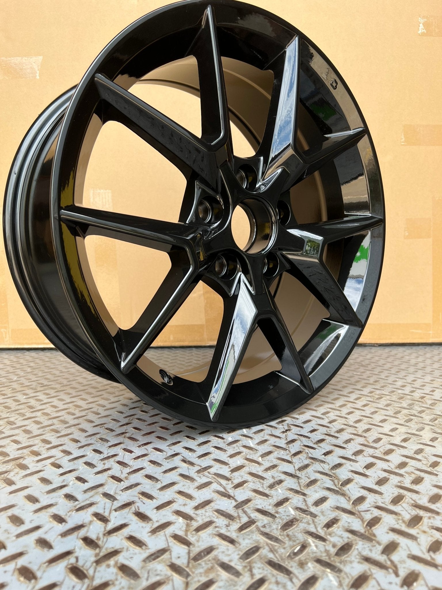 W306 1833 Gloss Black 17x7.50 ET42 5x114.3 CB64.1
