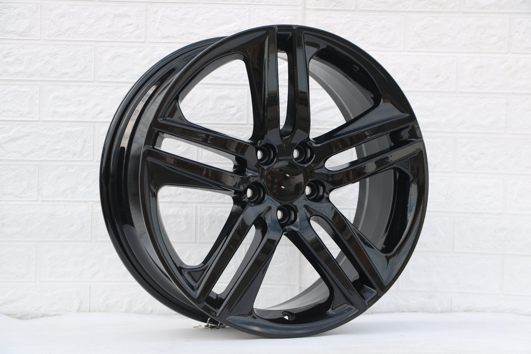 W307 Gloss Black 20x8.5 Et45 5x120 CB64.1