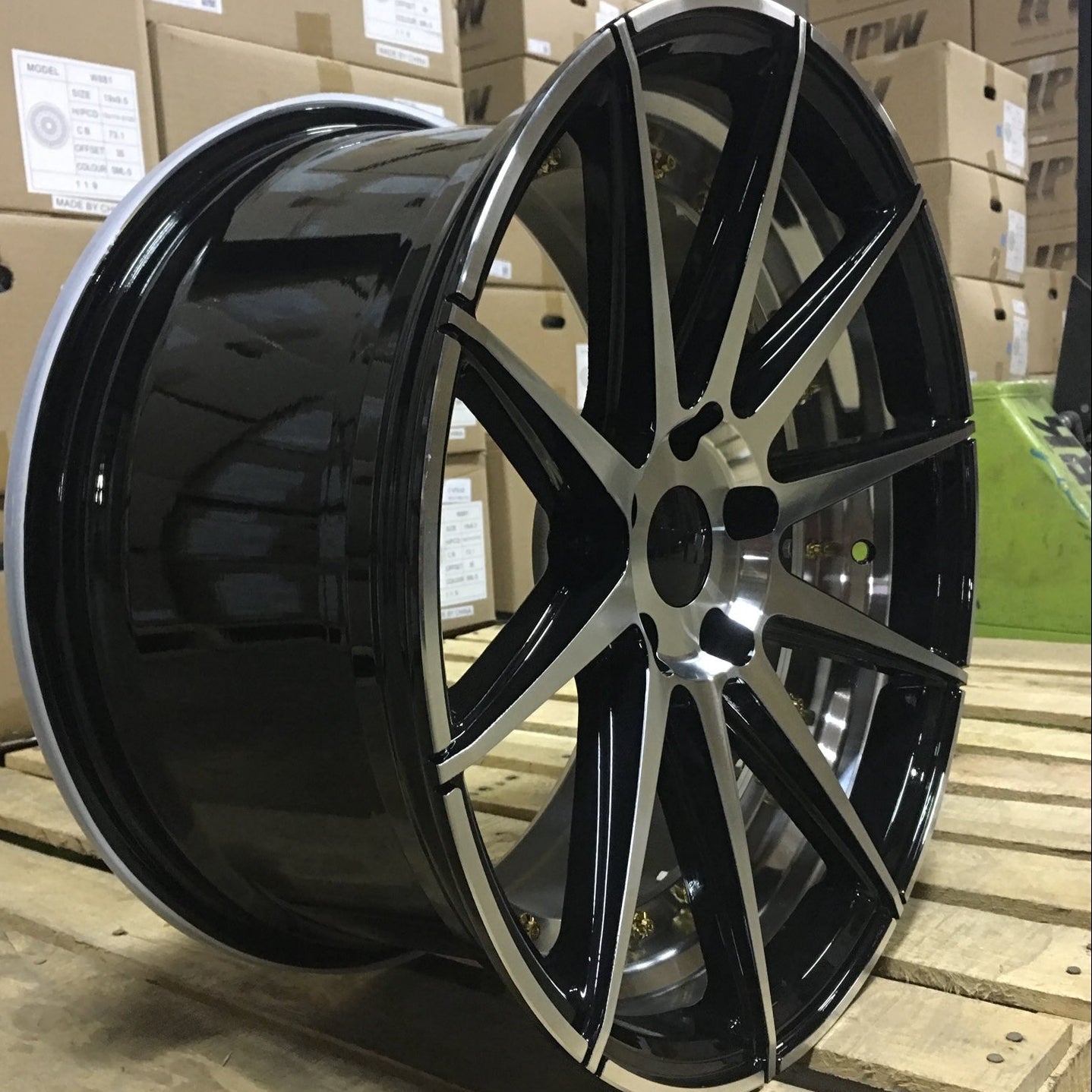 W528 1045 Black Machined Face inner graved with gold rivet 18x9.0 ET 35 CB73.1 5x114.3