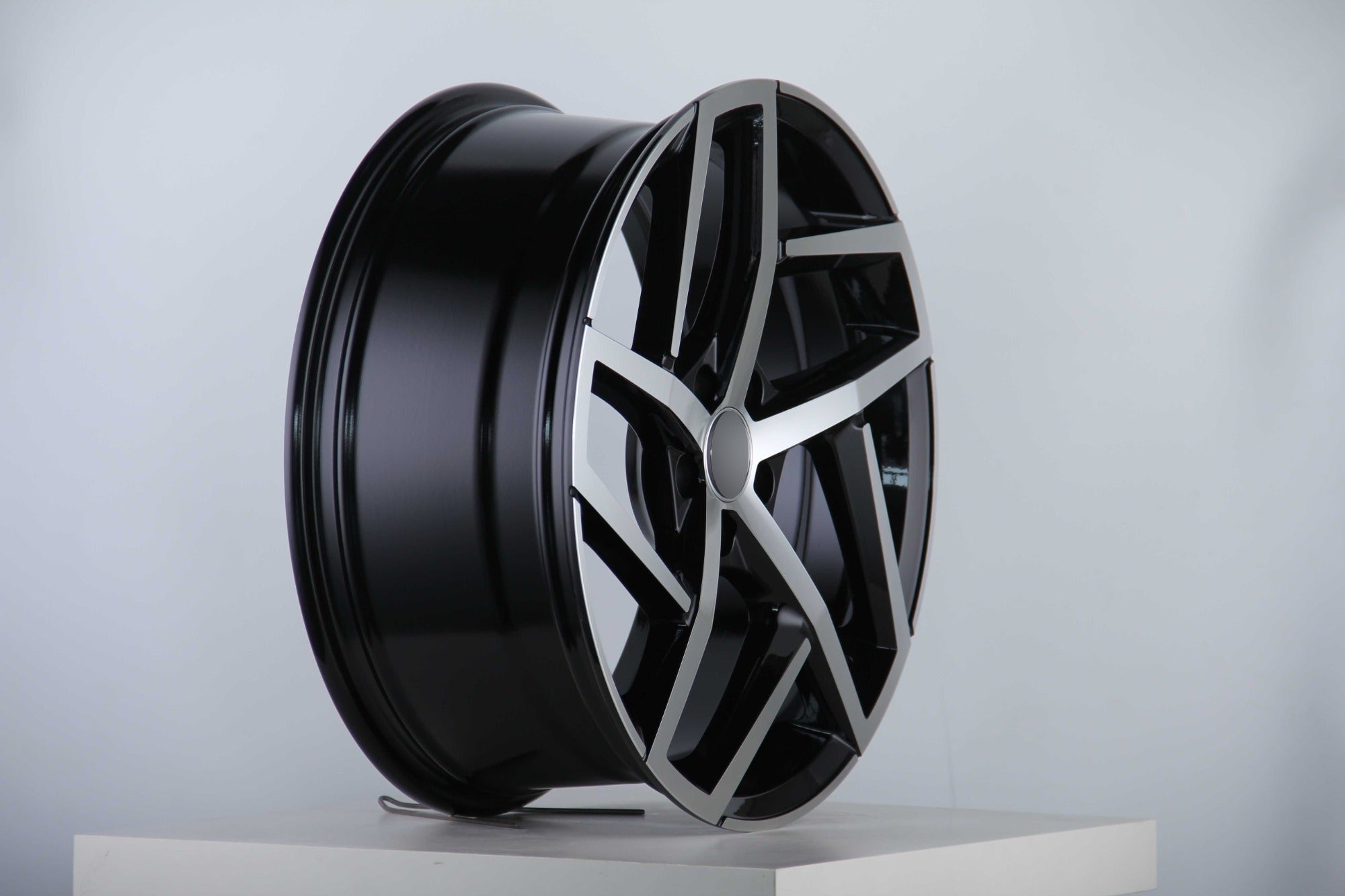 W605 6108 Black Machined Face 17x7.5 Et35 5x100 CB57.1