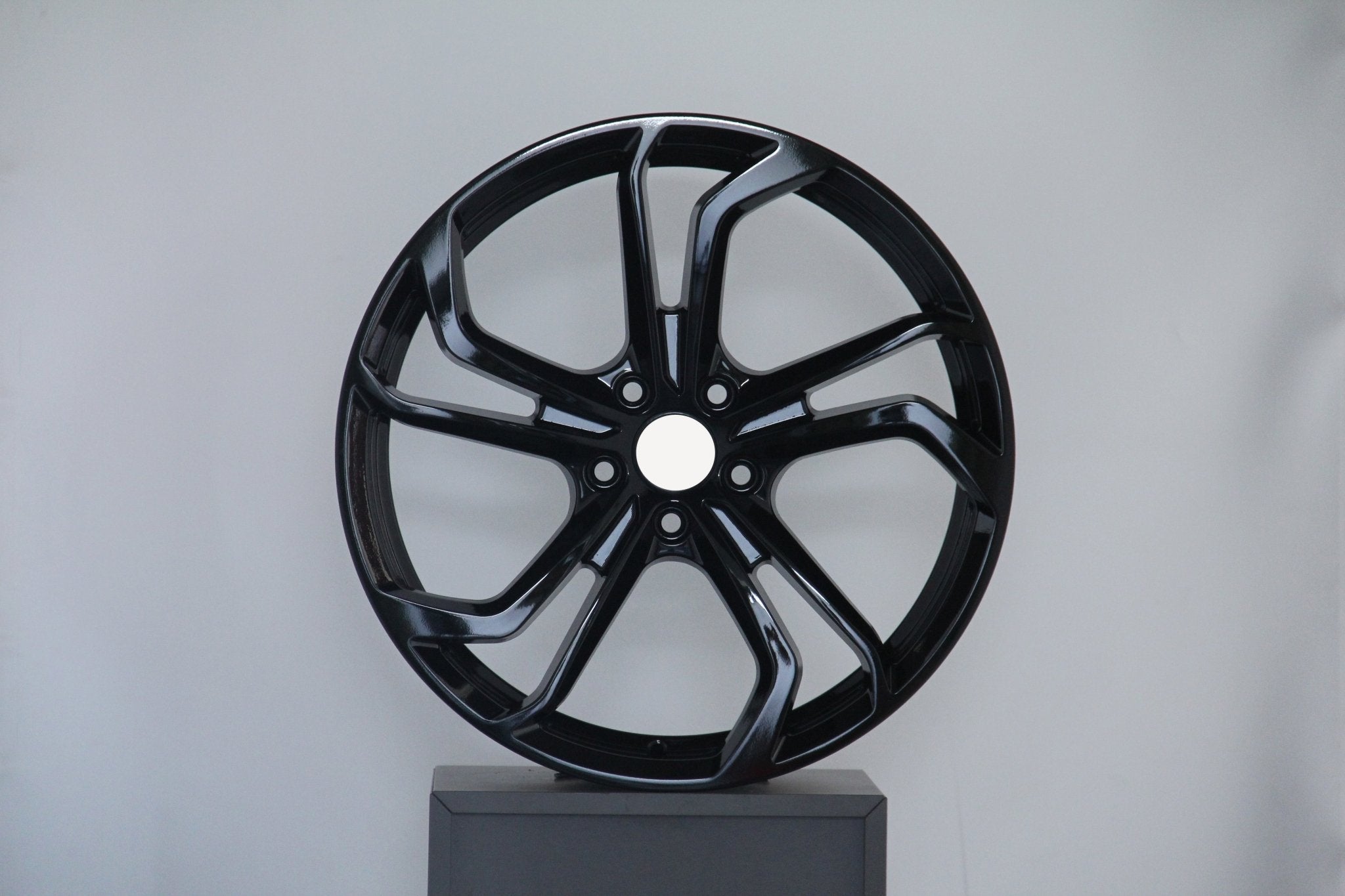W610 698 Gloss Black 18x8.0 ET45 5x112 CB57.1