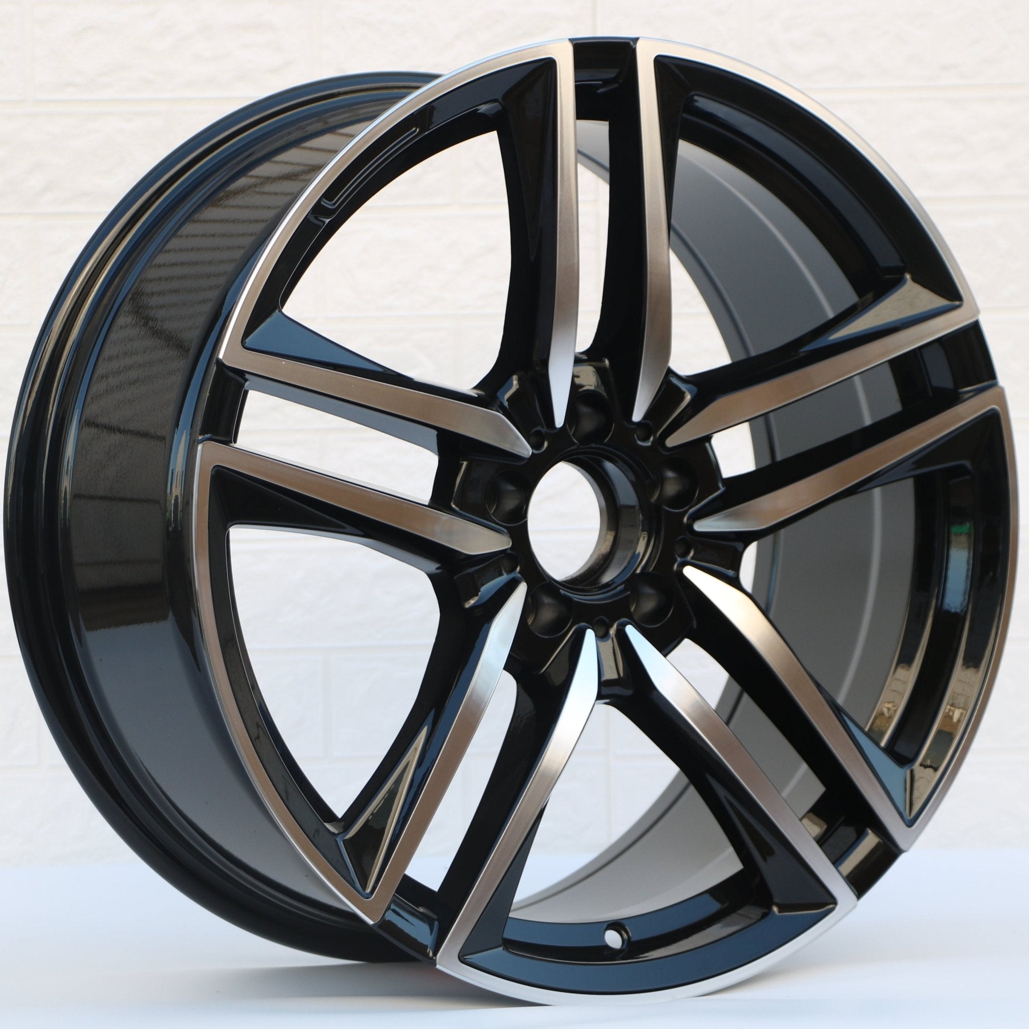 W845 1558 Black Machined Face 19x8.5 ET32 CB66.6