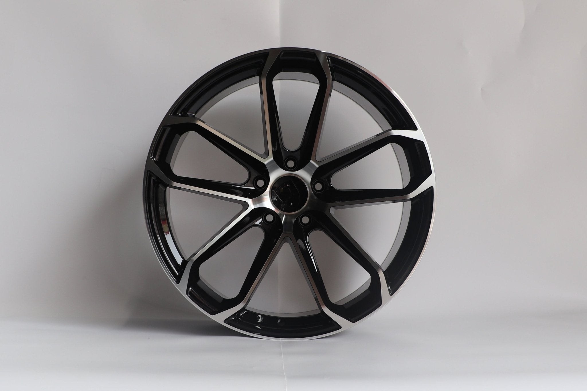 W861 D1869 Black Machine Face 22x11.5 ET61 5x130 CB71.5