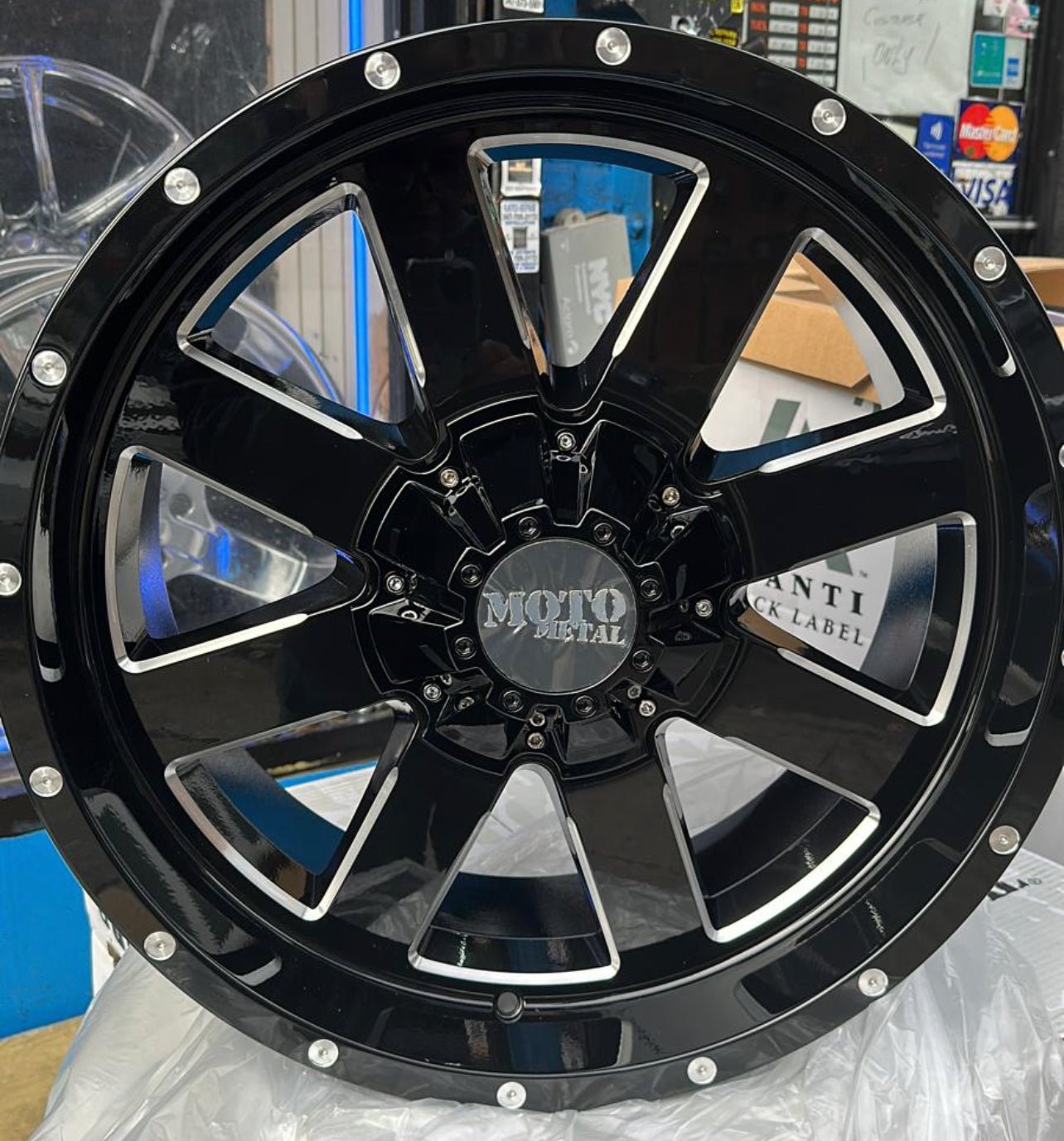 MOTO METAL MO96229080300 20X9 8X165 GLOSS BLACK W MILLED ACCENTS