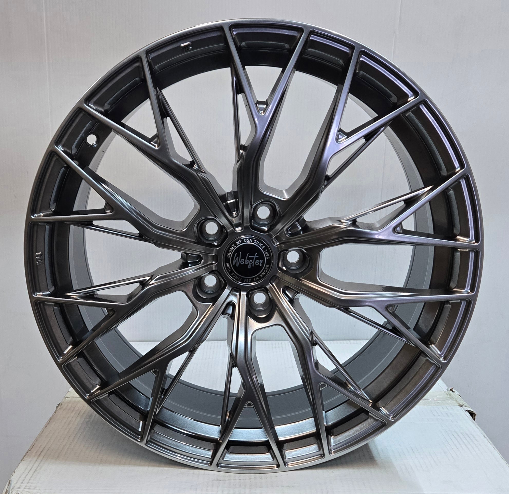 W1550 IVF-3243 19x8.5 5x114.3 HYPER BLACK