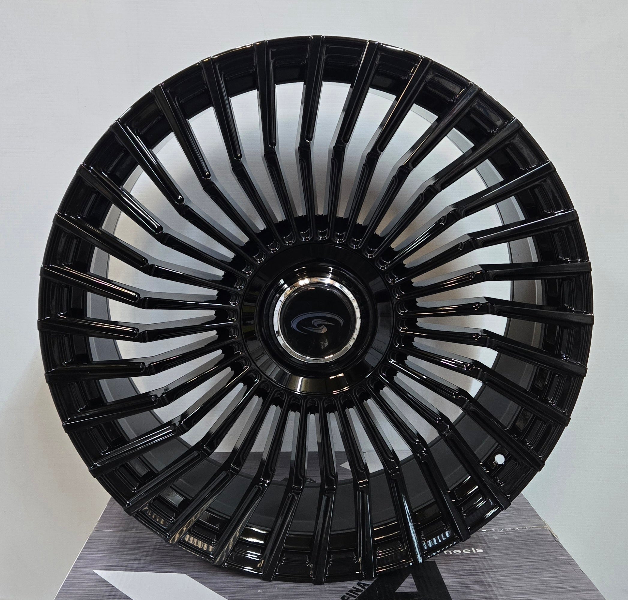 LR35 24X10 5X120 FLOW FORM GLOSS BLACK