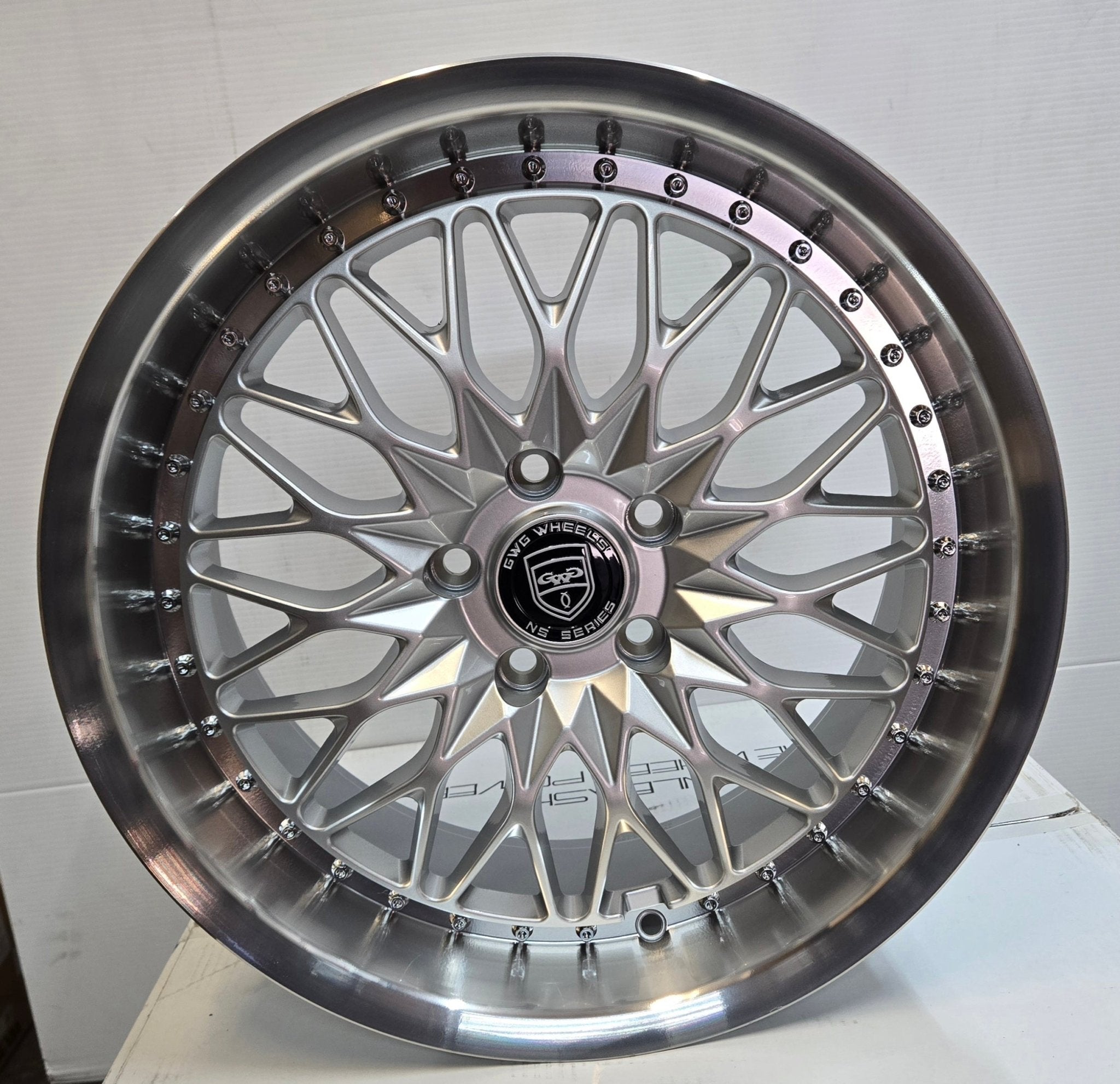 GWG NS5 18X8.5 5X114.3 SILVER MACHINED LIP
