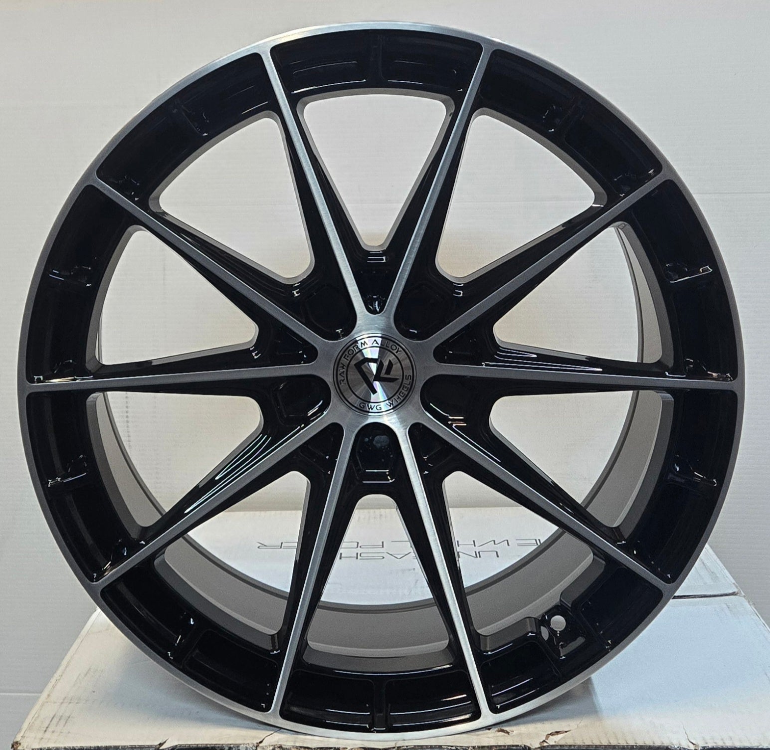 GWG RF8 20x9.0 5x114.3 GLOSS BLACK MACHINED FACE
