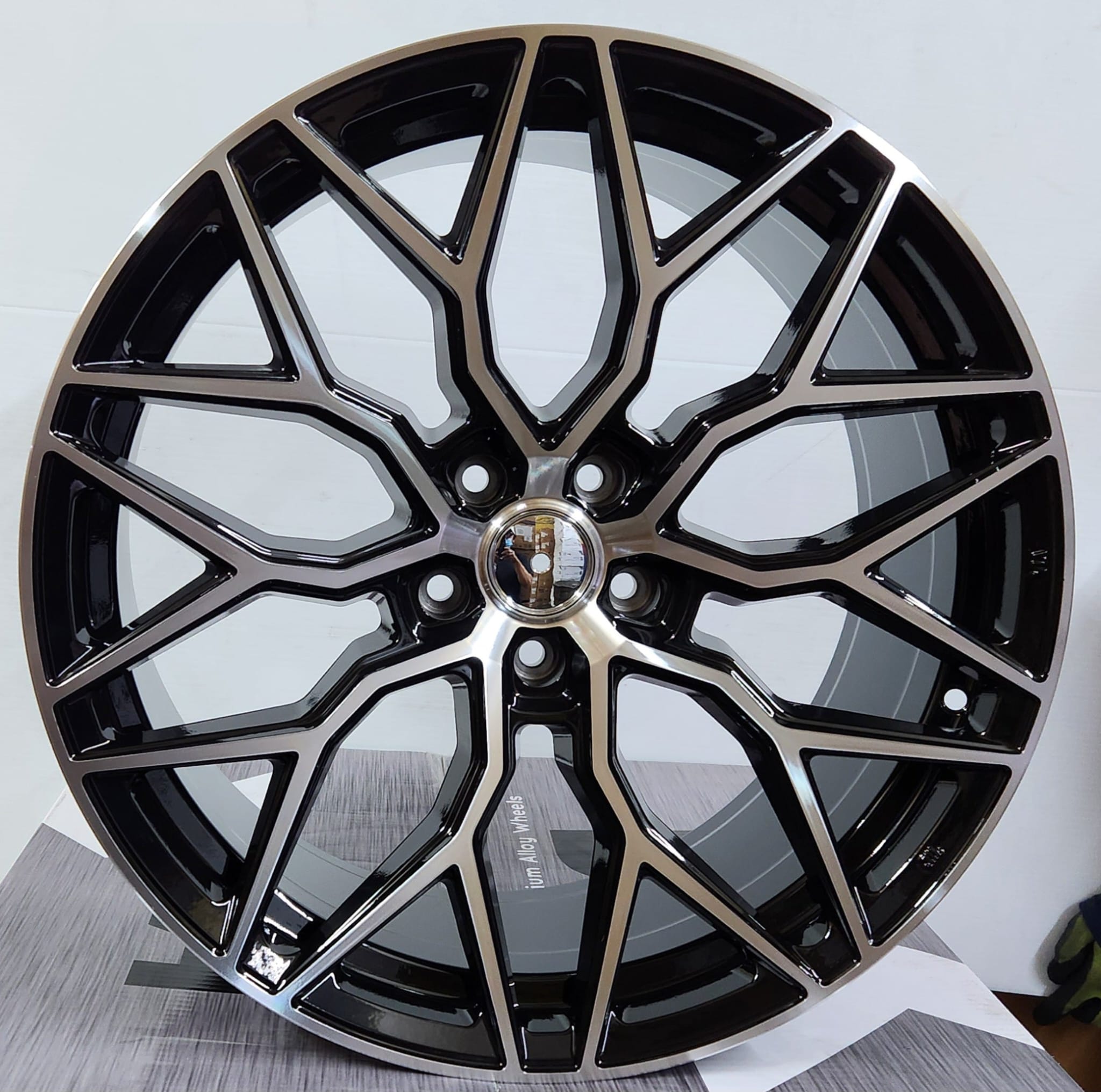 W028 20X8.5 5X112 5X114.3 PIANO BLACK MACHINED