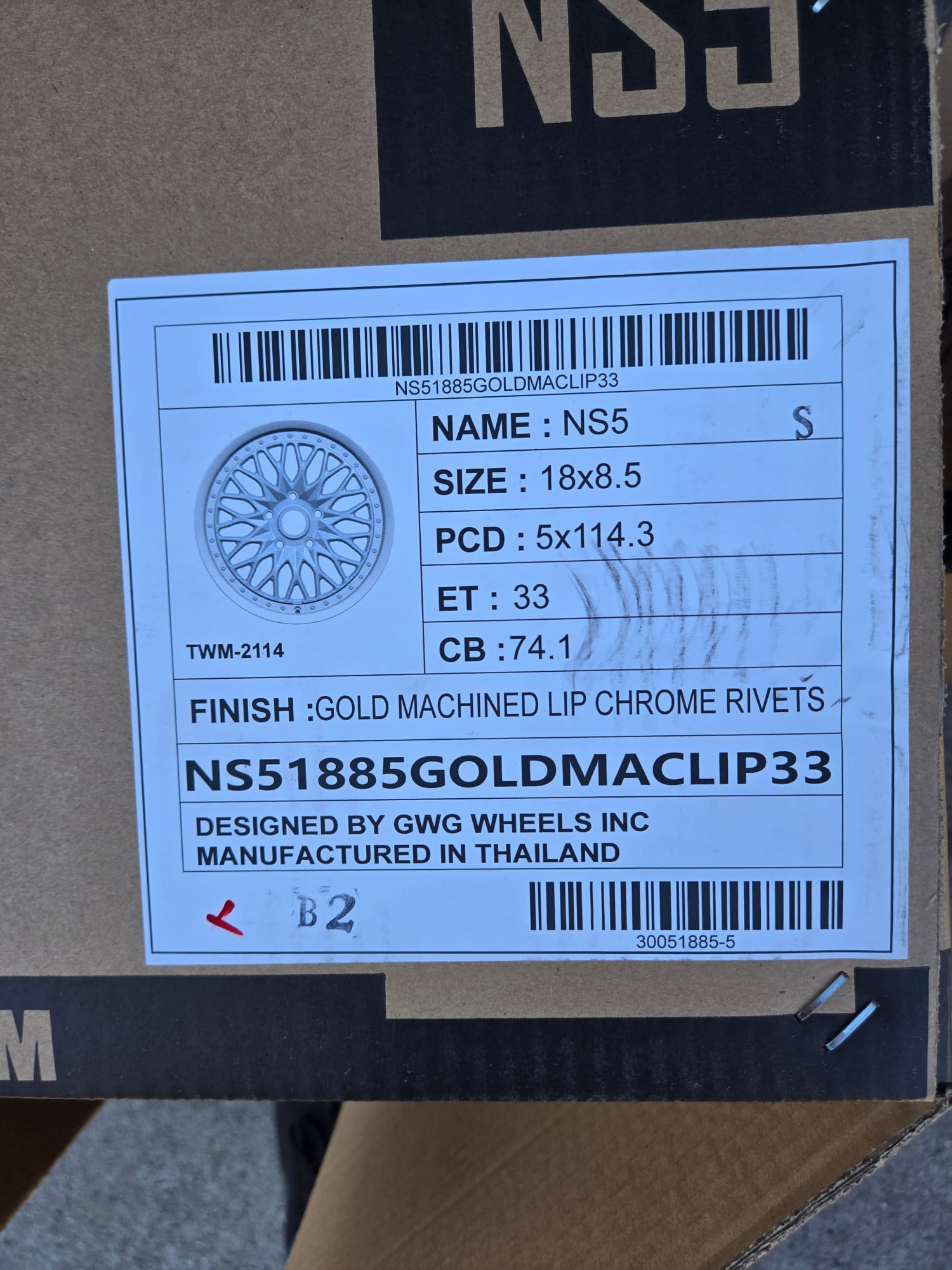 GWG NS5 18X8.5 5X114.3 GOLD MACHINED CHROME RIVETS