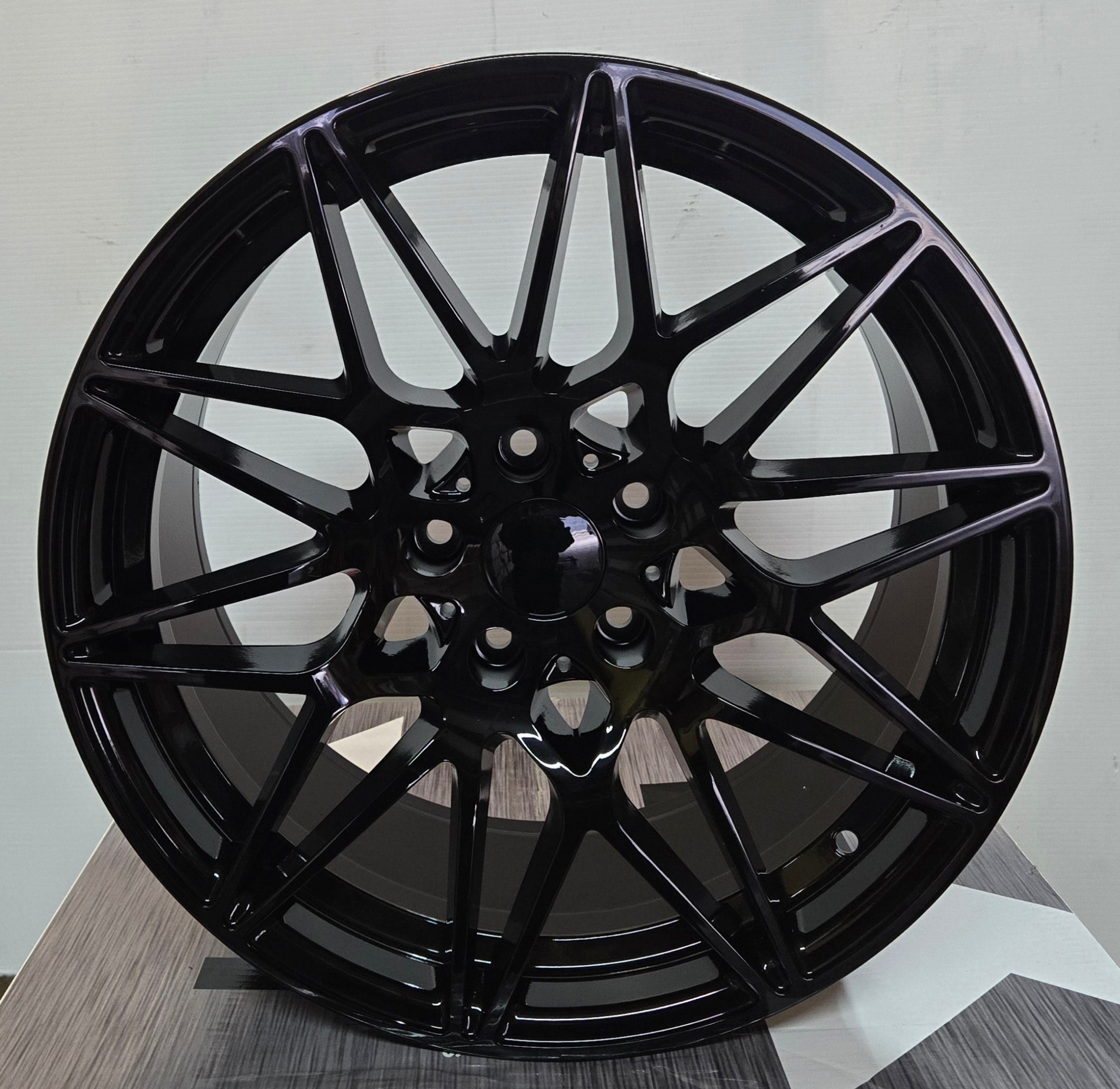 W709 19X9.5 5X120 GLOSS BLACK