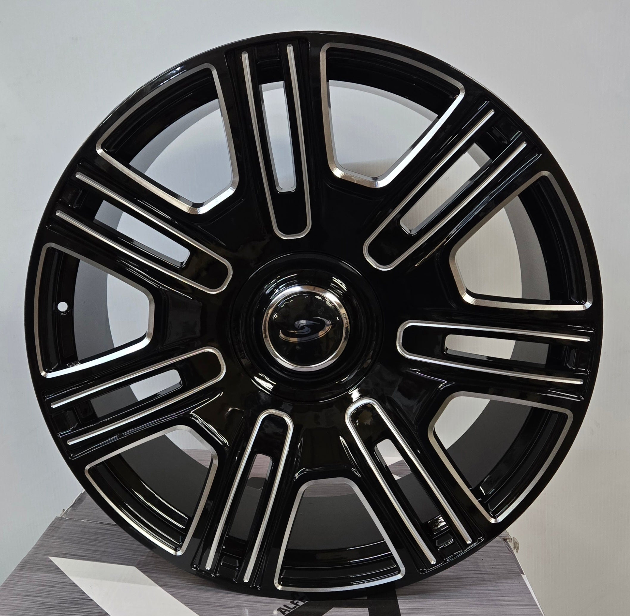 7064 OS FF-2 24x10 6x135 / 6x139.7 GLOSS BLACK MACHINED FACE WITH FLOATING CAP