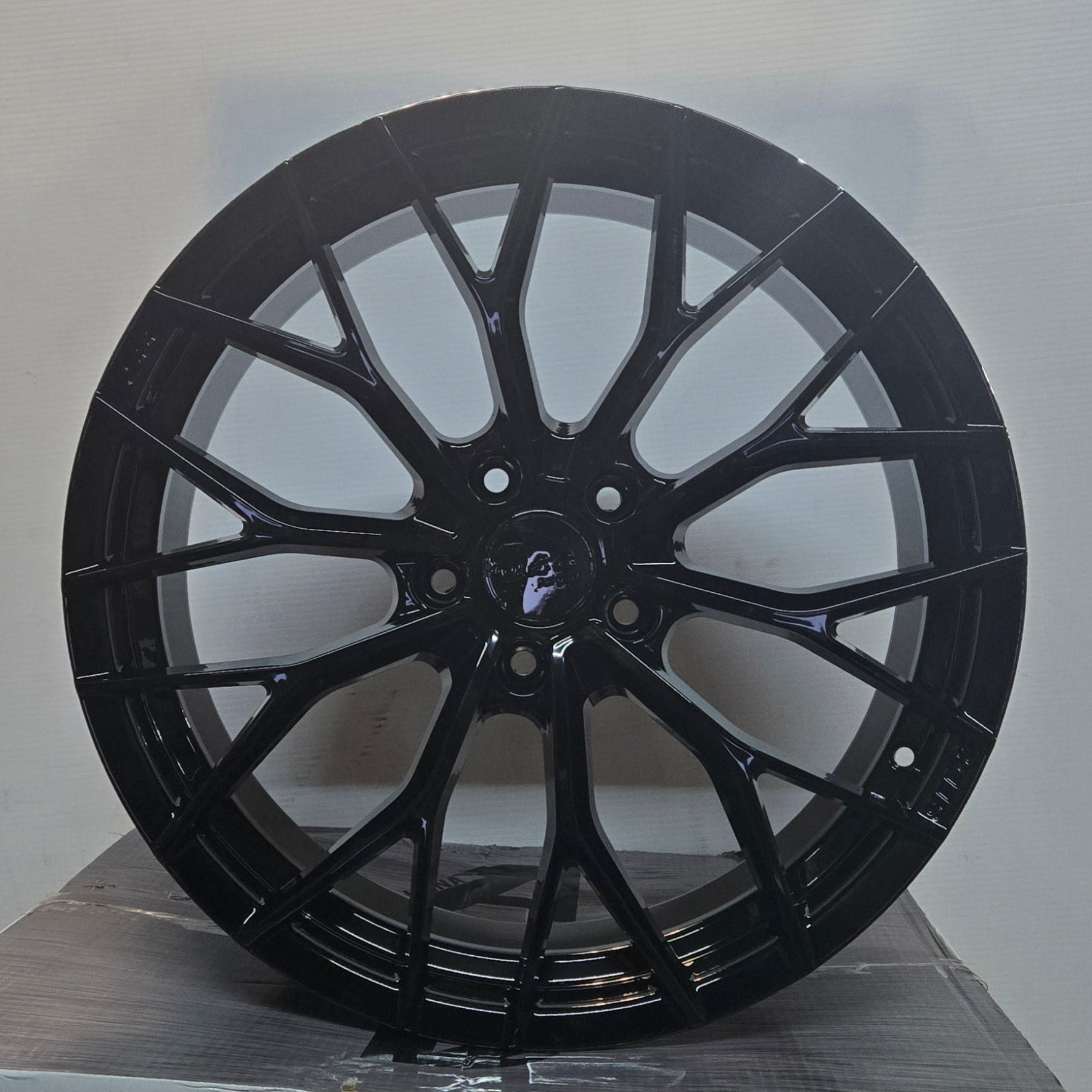 Q44 FORGED 20X9.5 5X120 GLOSS BLACK
