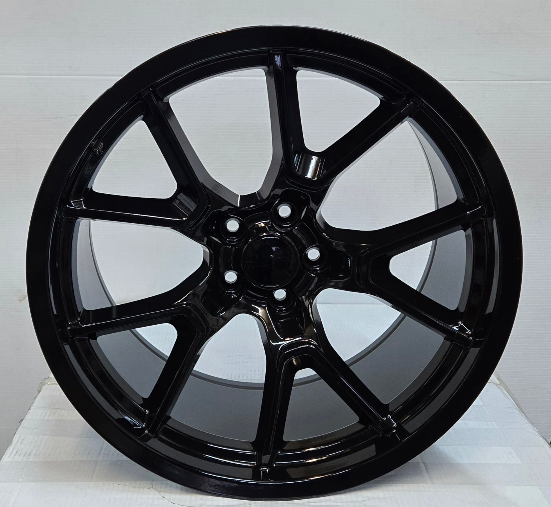 W562 20X10.5 5X115 GLOSS BLACK