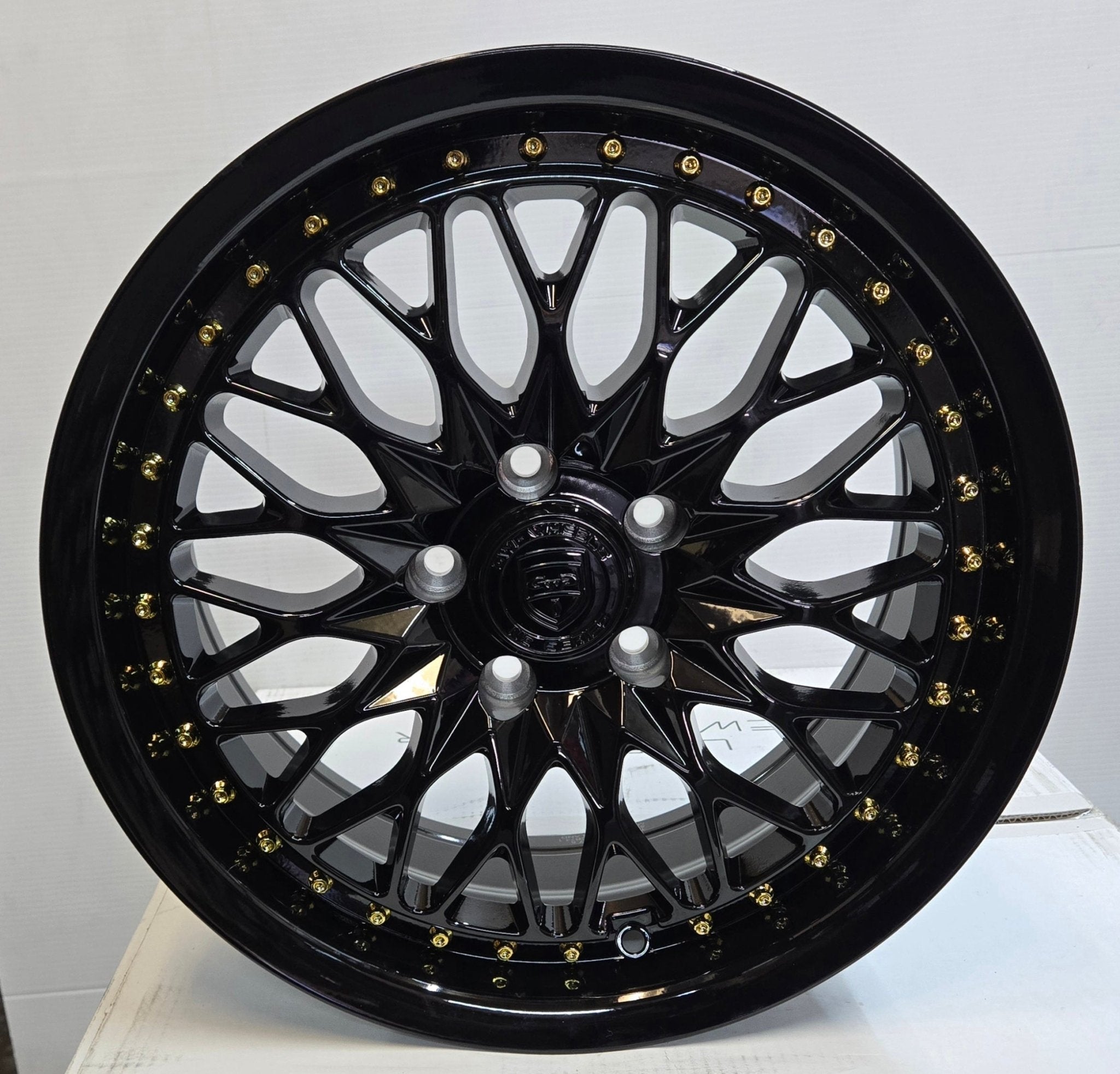 GWG NS5 17X7.5 5X114.3 GLOSS BLACK GOLD RIVWTS