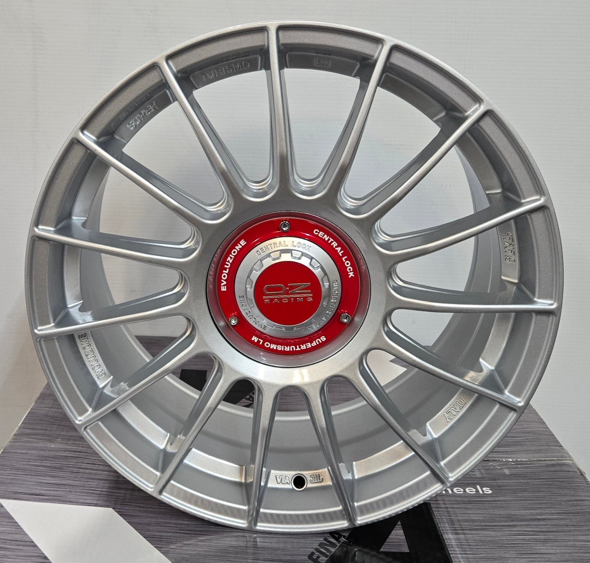 MT-002 SUPERTORISMO-EVO REP 17x7.5 5x100 / 5x114.3 GLOSS SILVER