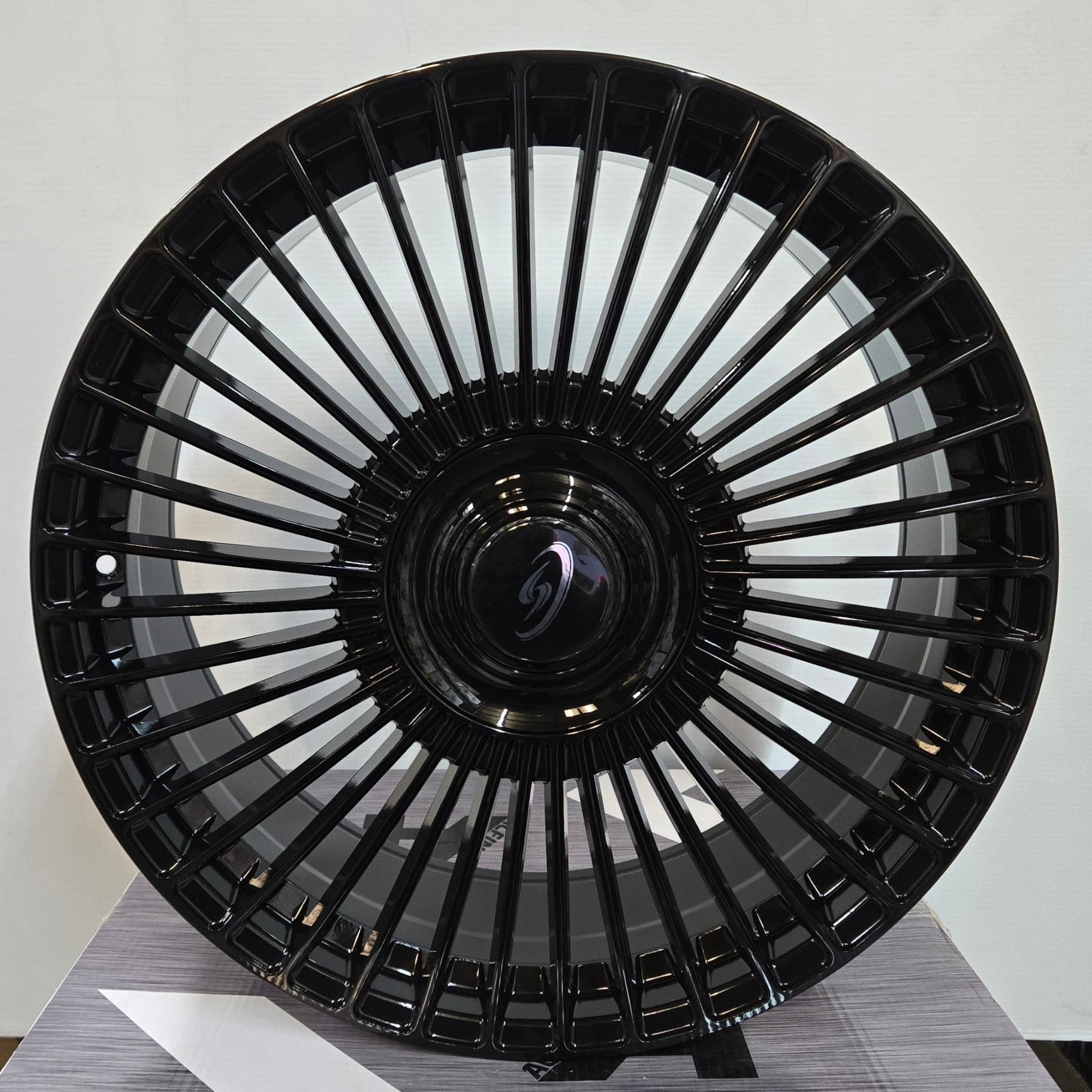 FF77 22X9.0 5X112 5X114.3 5X120 PIANO BLACK FLOATING CAP