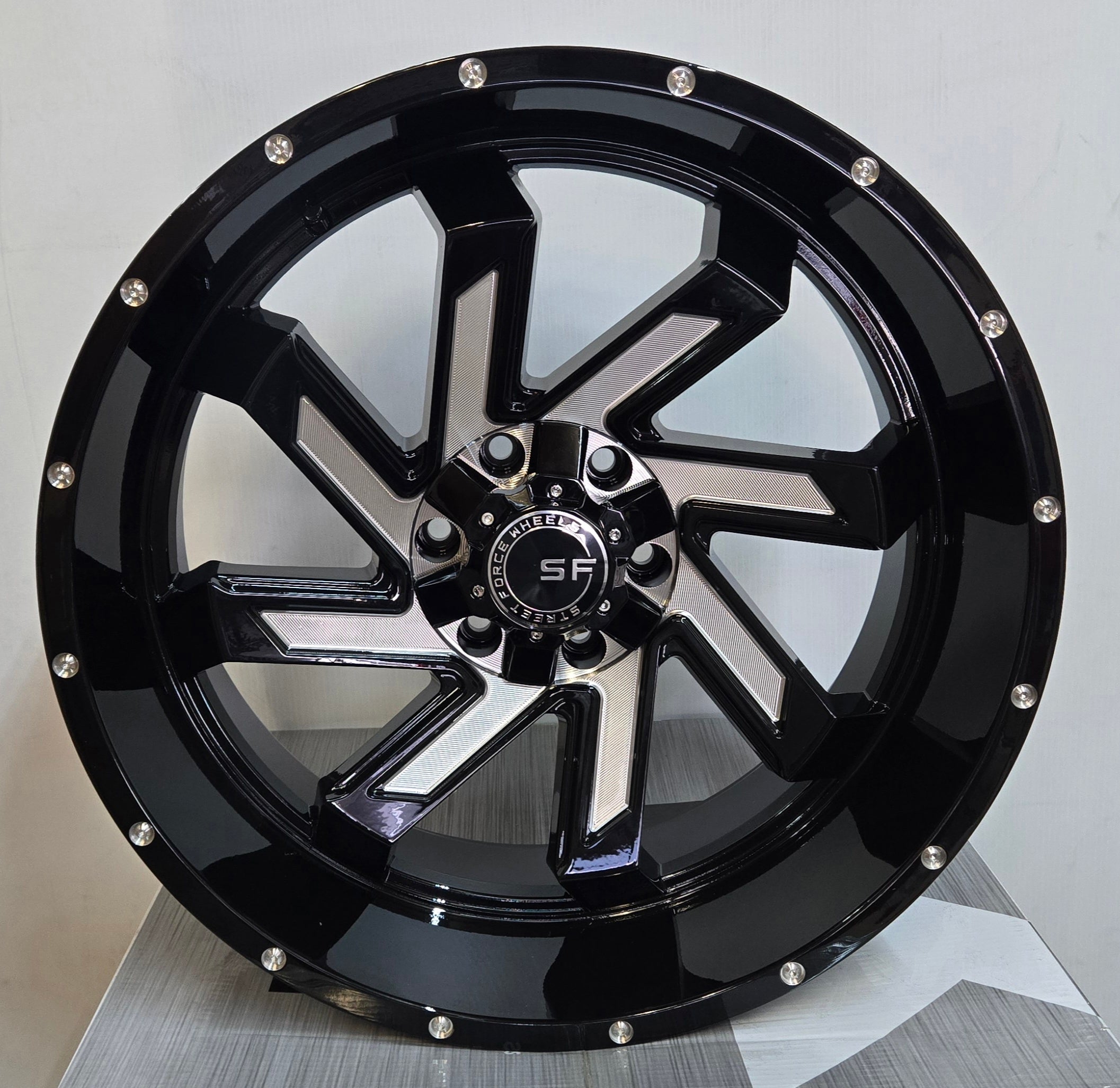 HD OFFROADE SAW 22X10 6X135 6X139.7 PIANO BLACK MILLED FACE