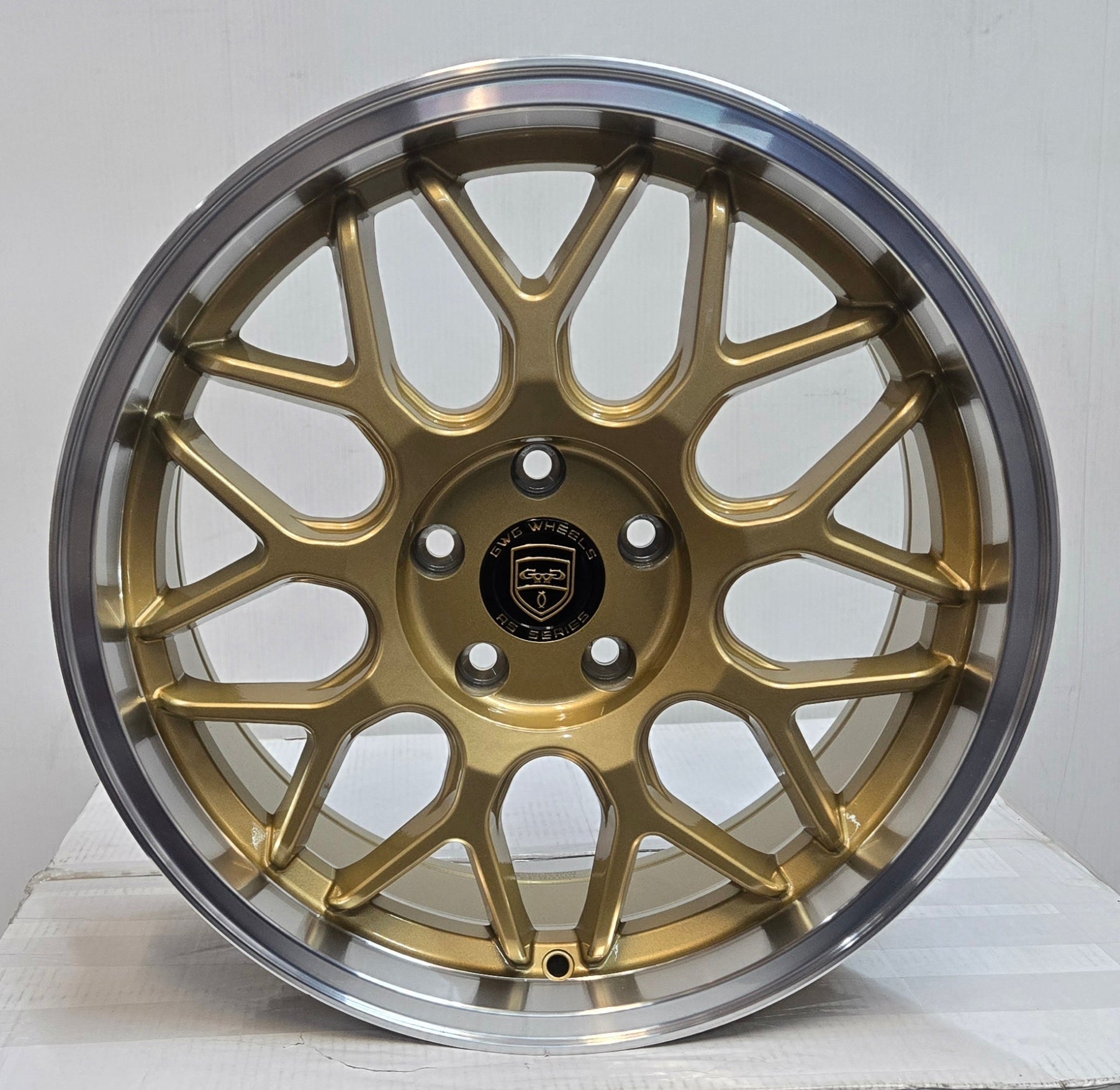 GWG RS3 18X8.5 5X114.3 GOL MACHINED LIP