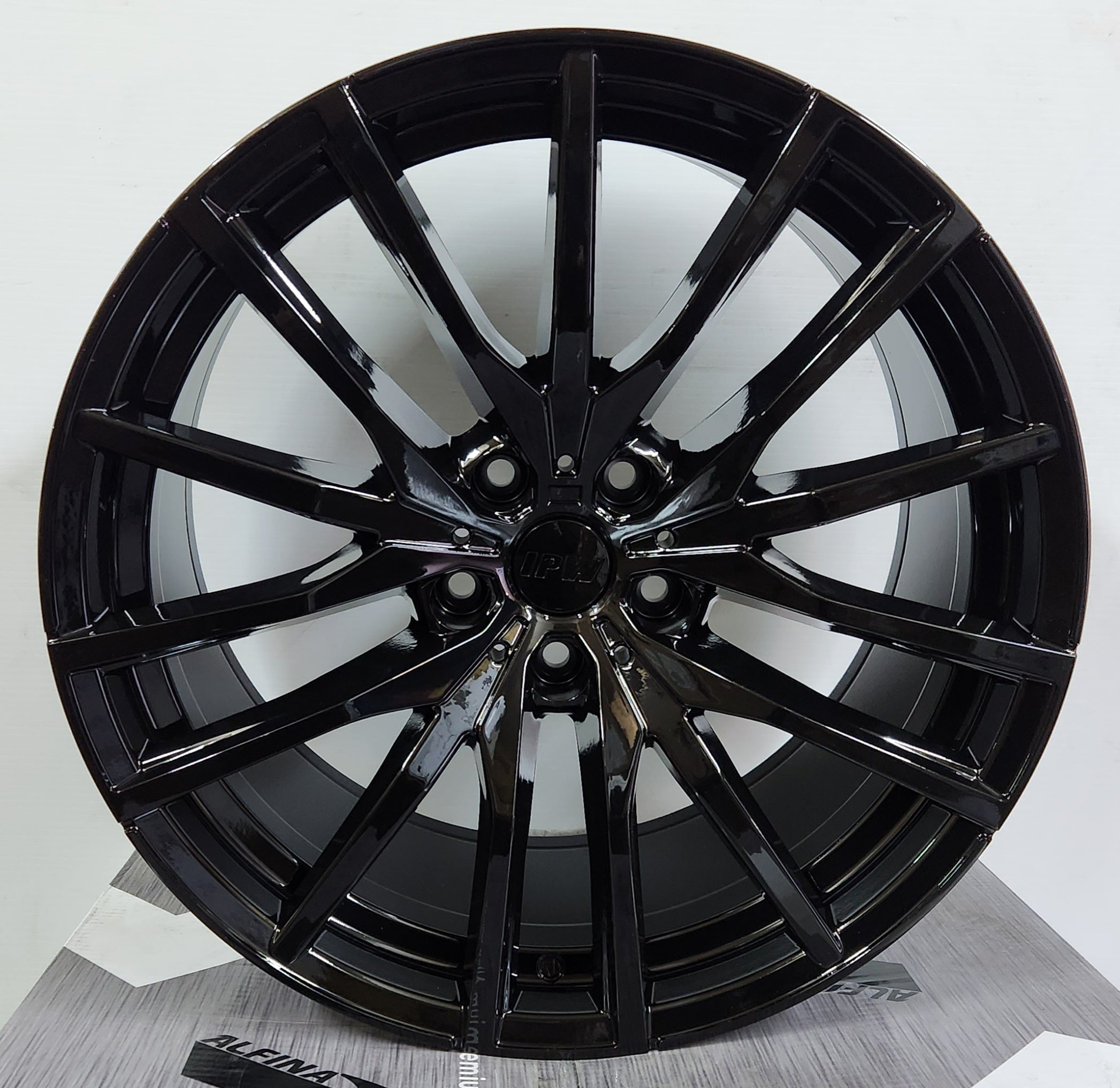 W726 22X9.5 5X120 GLOSS BLACK