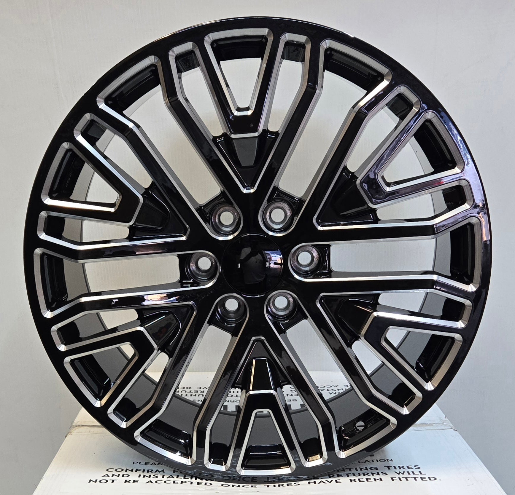 OE-0317 GMC DENALI 22x9.0 6x139.7 GLOSS BLACK MILLING SPOKES