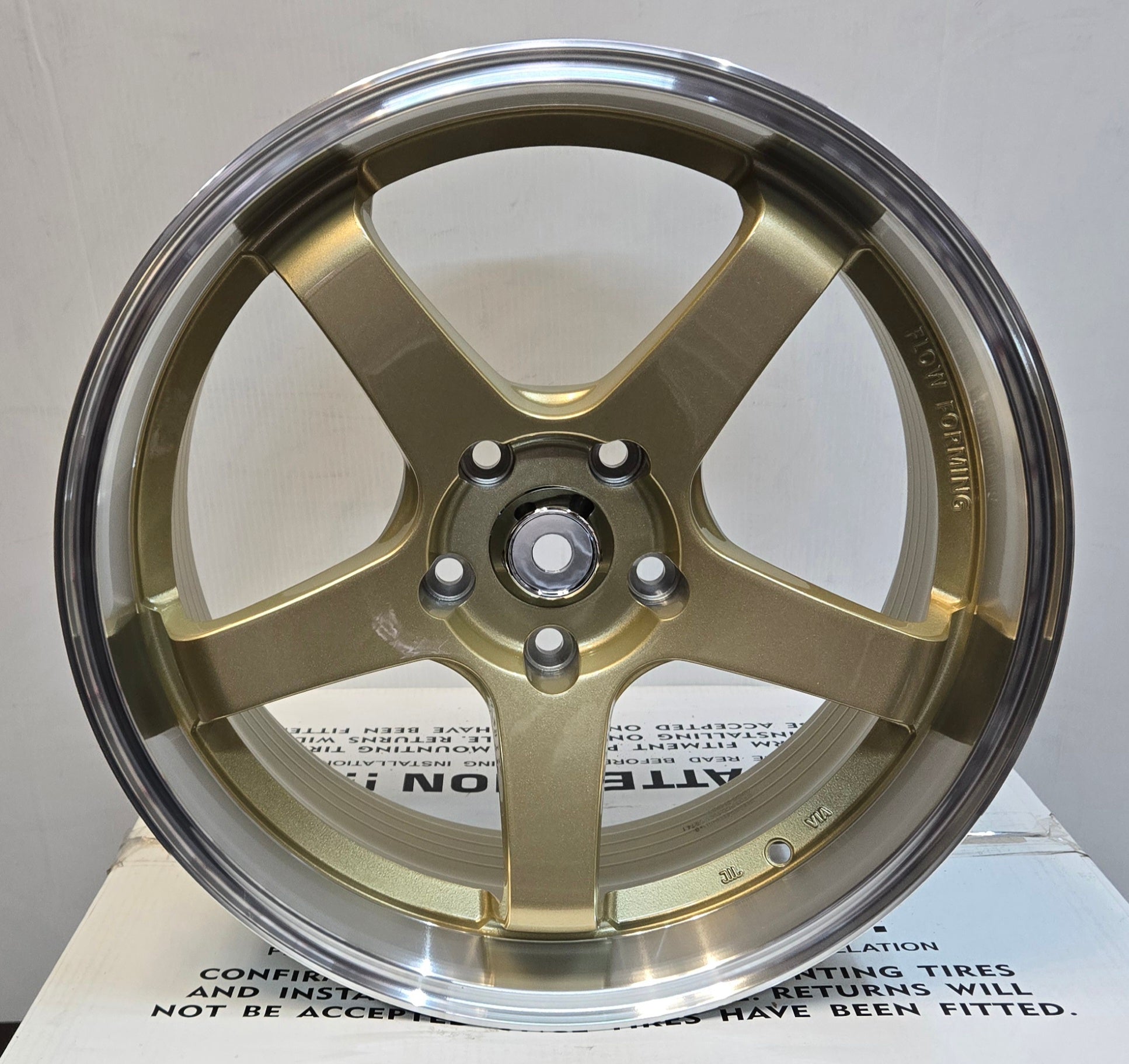 GWG RF5 18x8 5x114.3 GOLD MACHINED LIP
