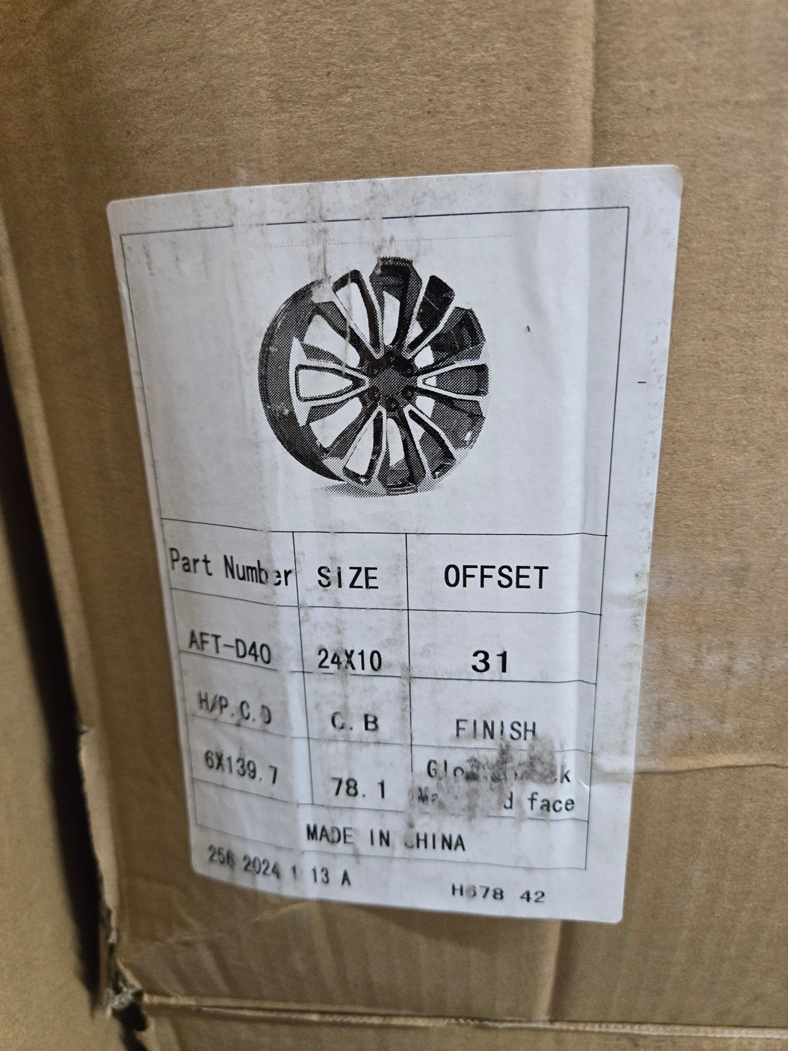 H678 6 V-SPOKE 24x10 6x139.7 GLOSS BLACK MACHINED FACE