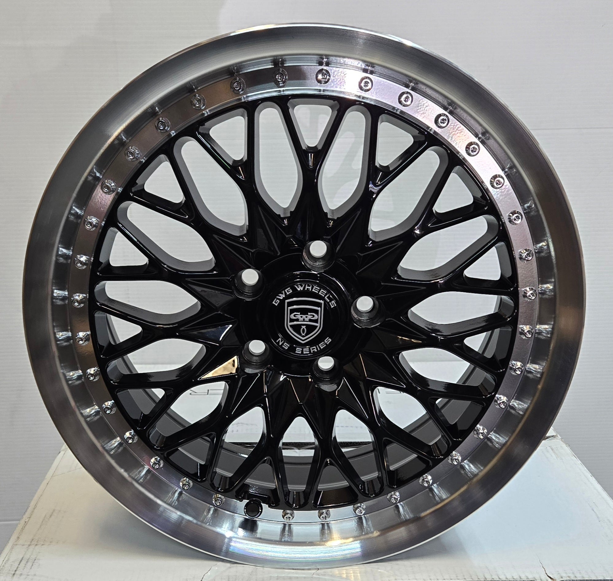 GWG NS5 19x8.5 5x114.3 GLOSS BLACK MACHINED LIP