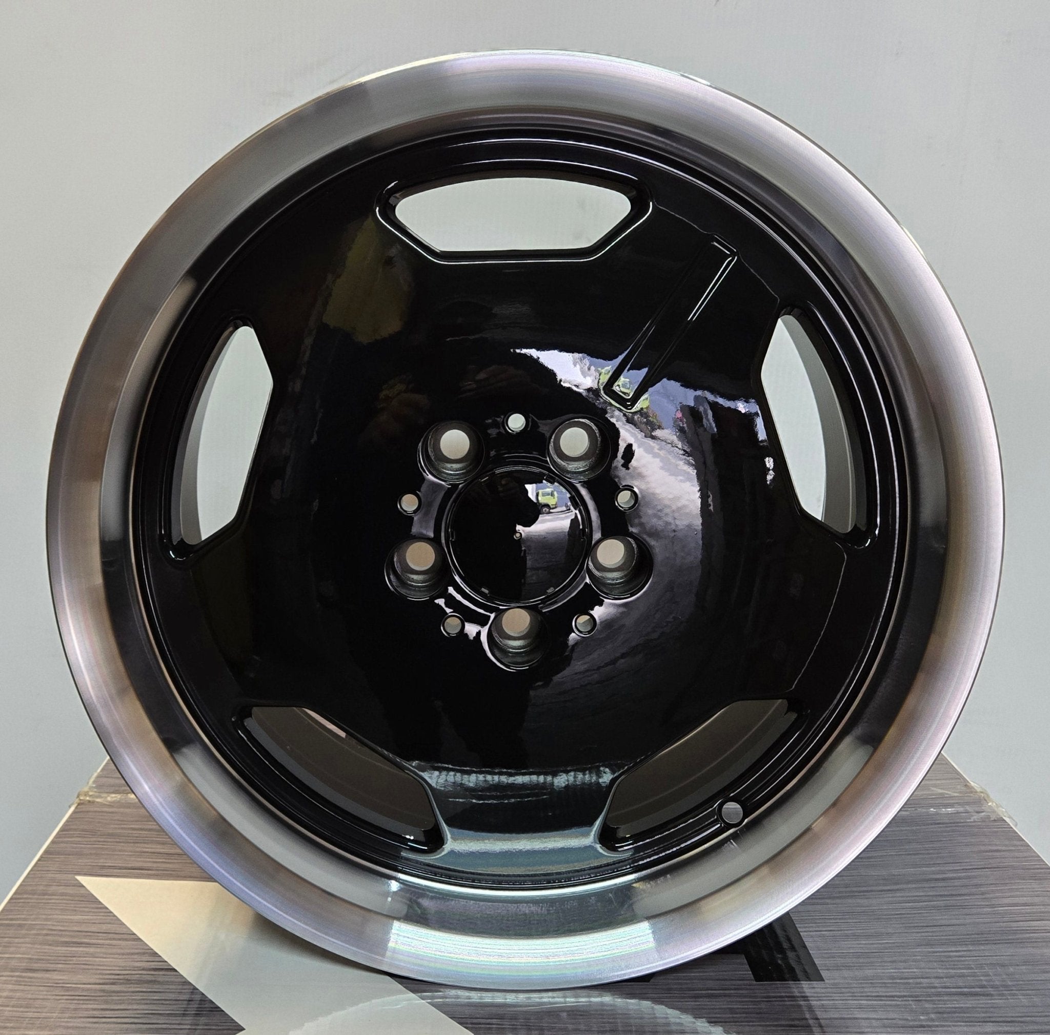 OE-5270 5-SPOKES STYLE 17x8.0 5x112 GLOSS BLACK POLISH LIP