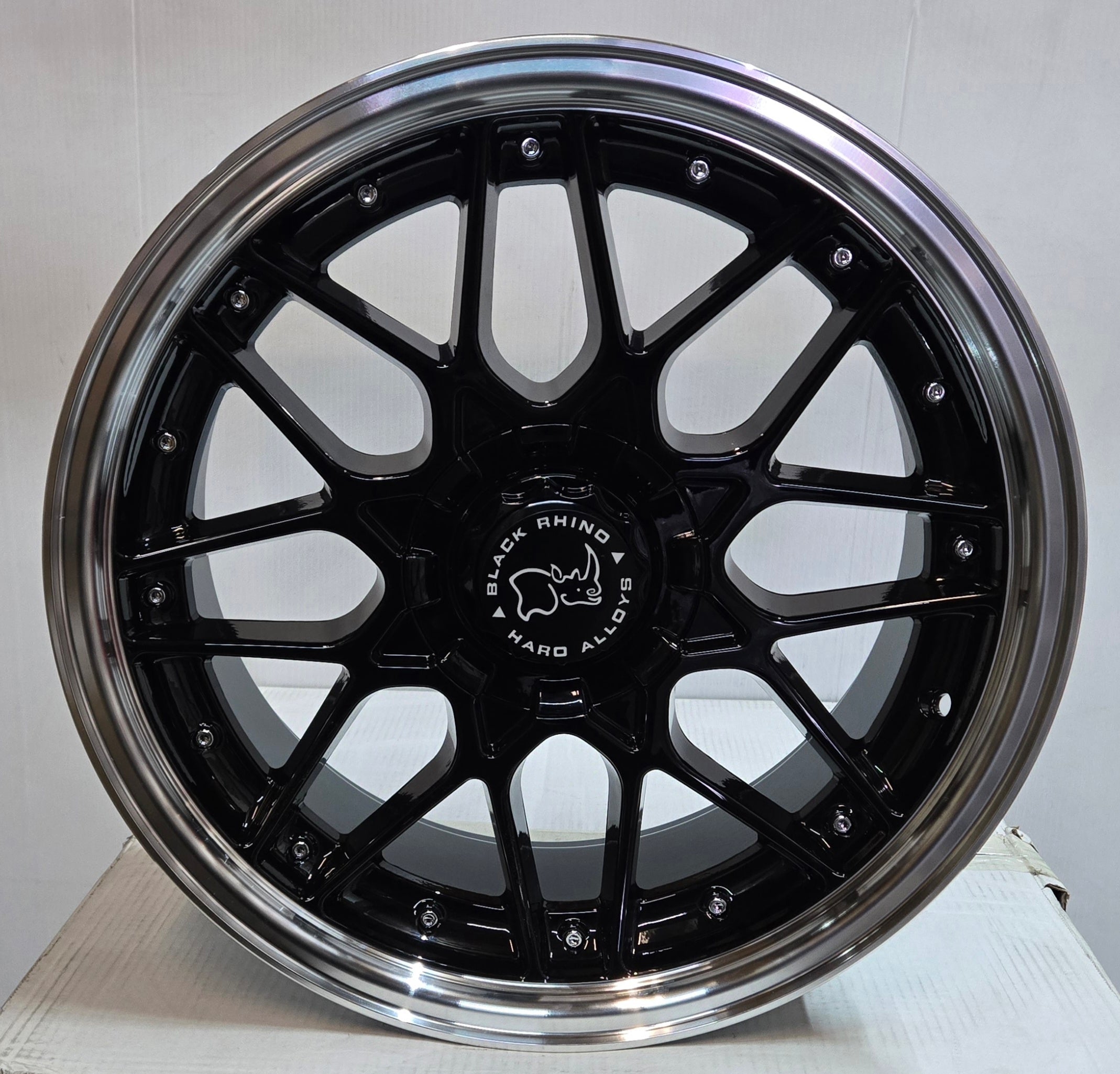 W025 SSA06 18X8.0 5X112 5X114.3 5X120 BLACK MACHINE LIP