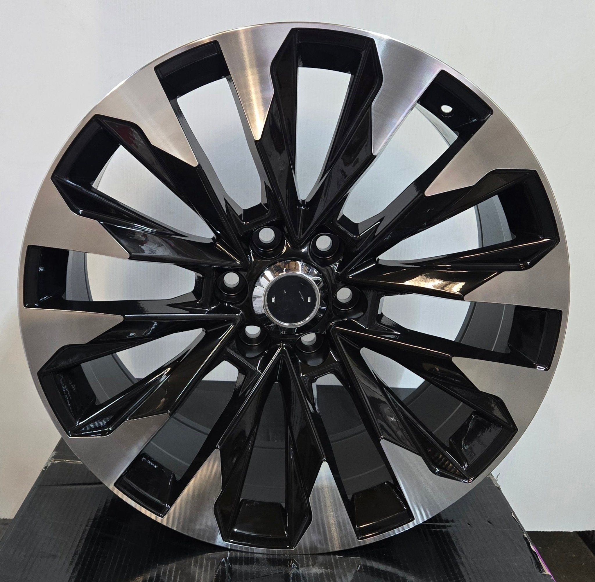 U109 22x9 6x139.7 GLOSS BLACK MACHINE