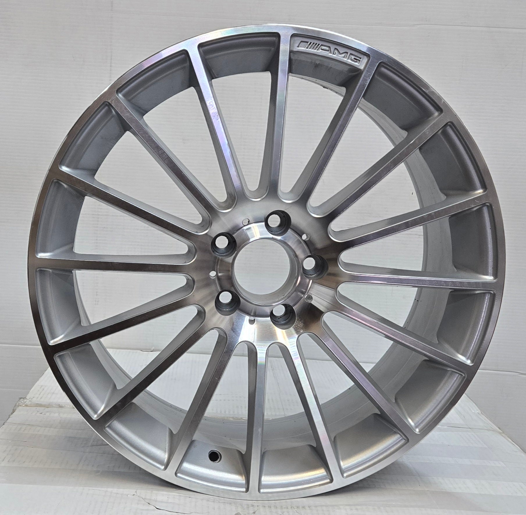 AMG 19X8.5 5X112 SILVER