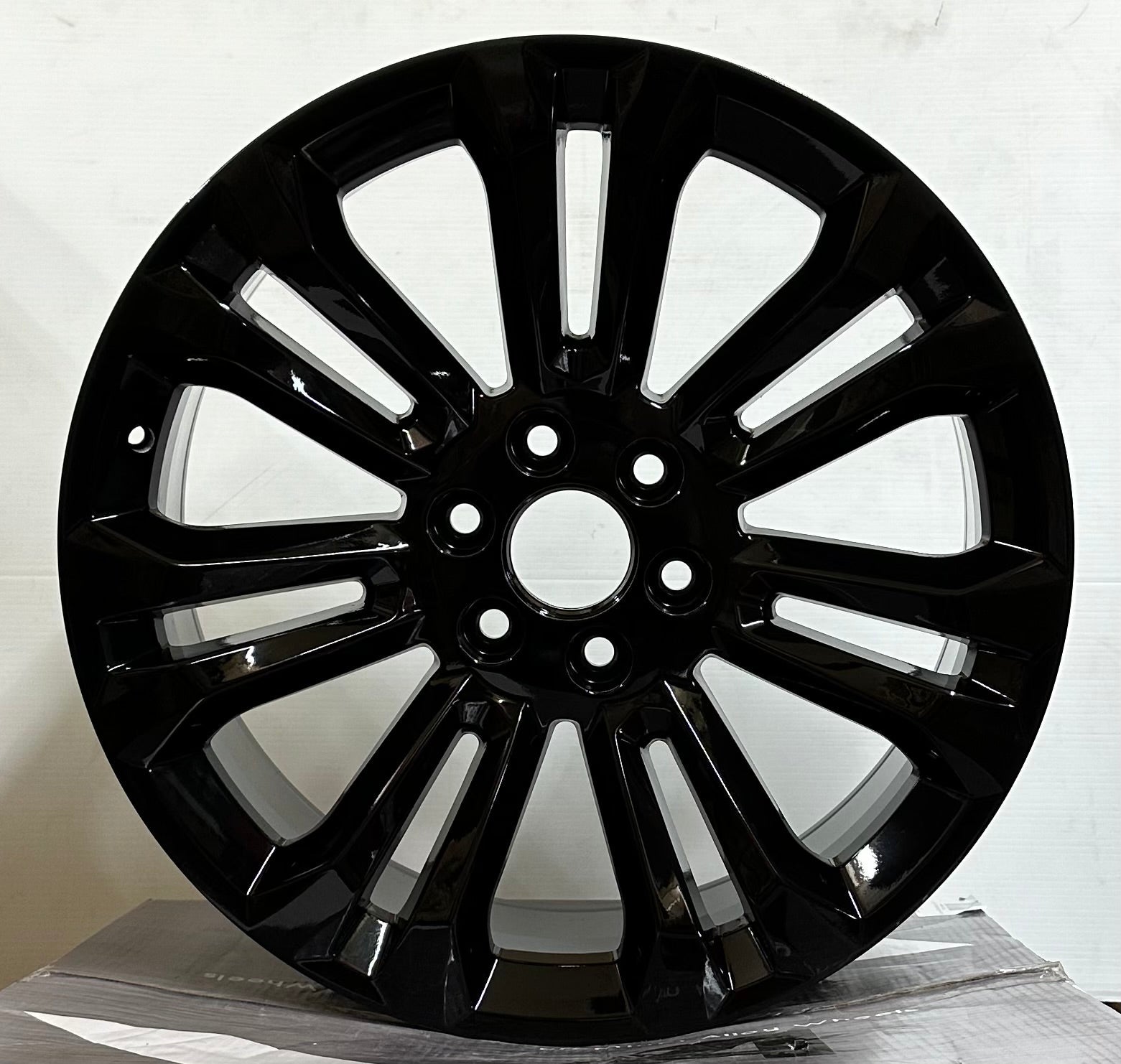 GM08 DENALI STYLE 22x9.0 6x139.7 GLOSS BLACK