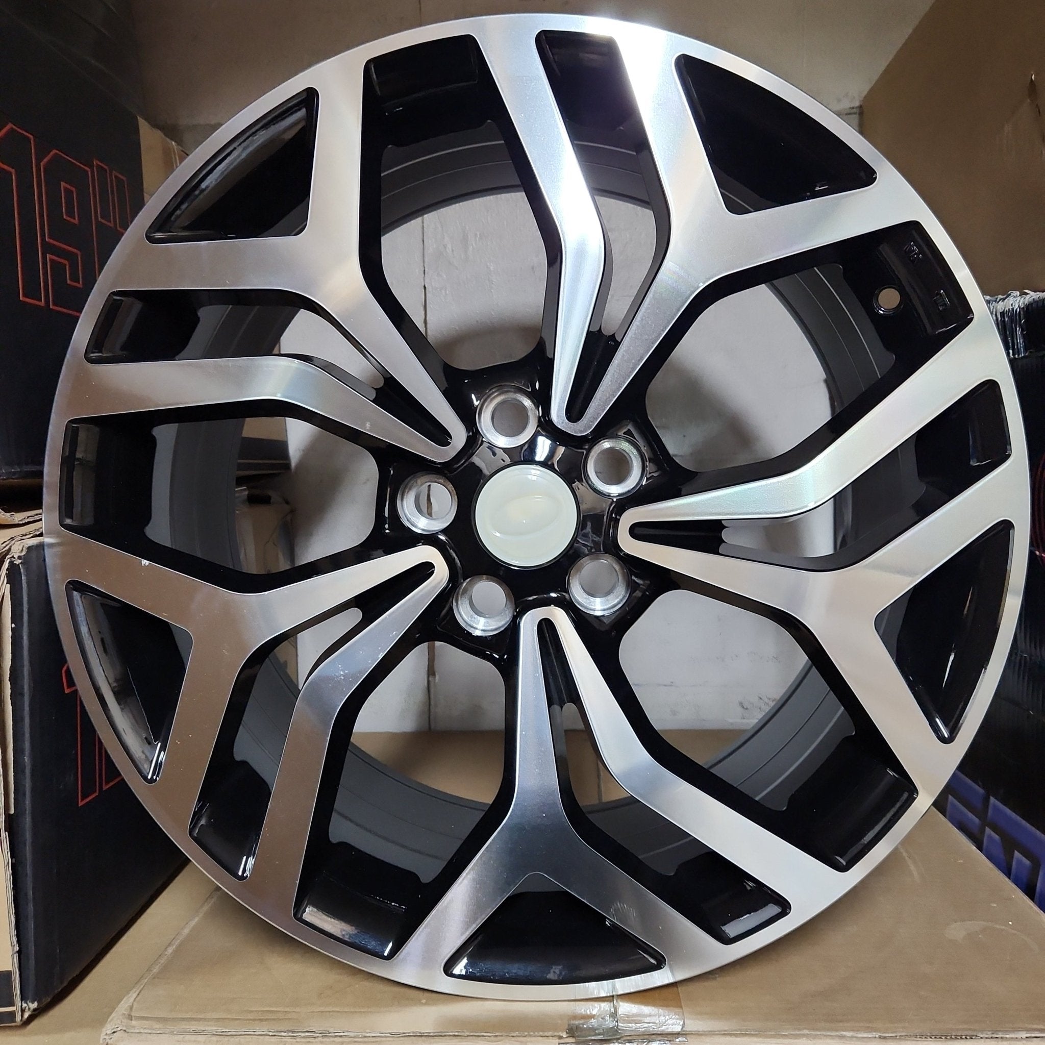 LA531603 WHEELS 20X9  5X120 M/Bo
