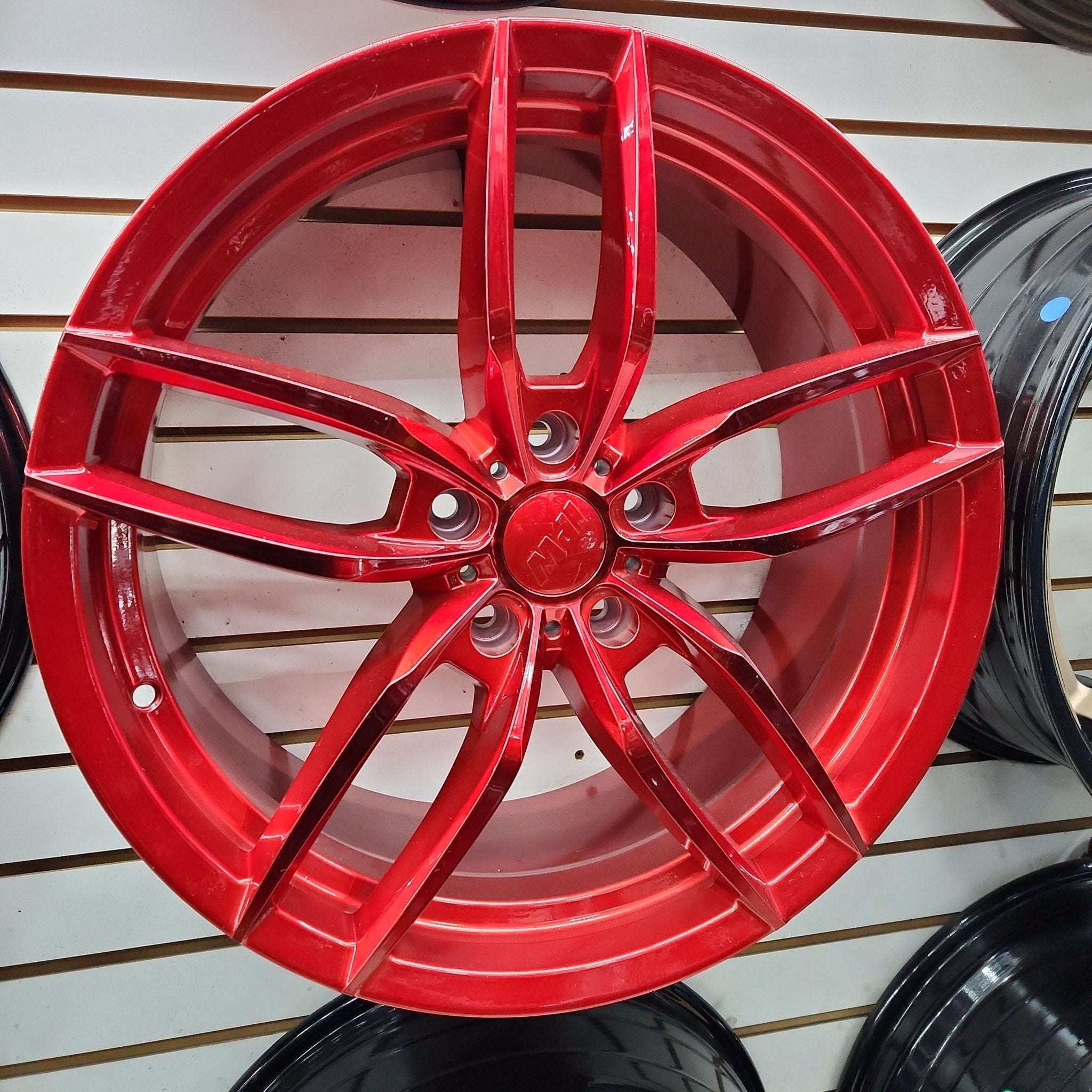 W529 19X9.5 5X120 RED