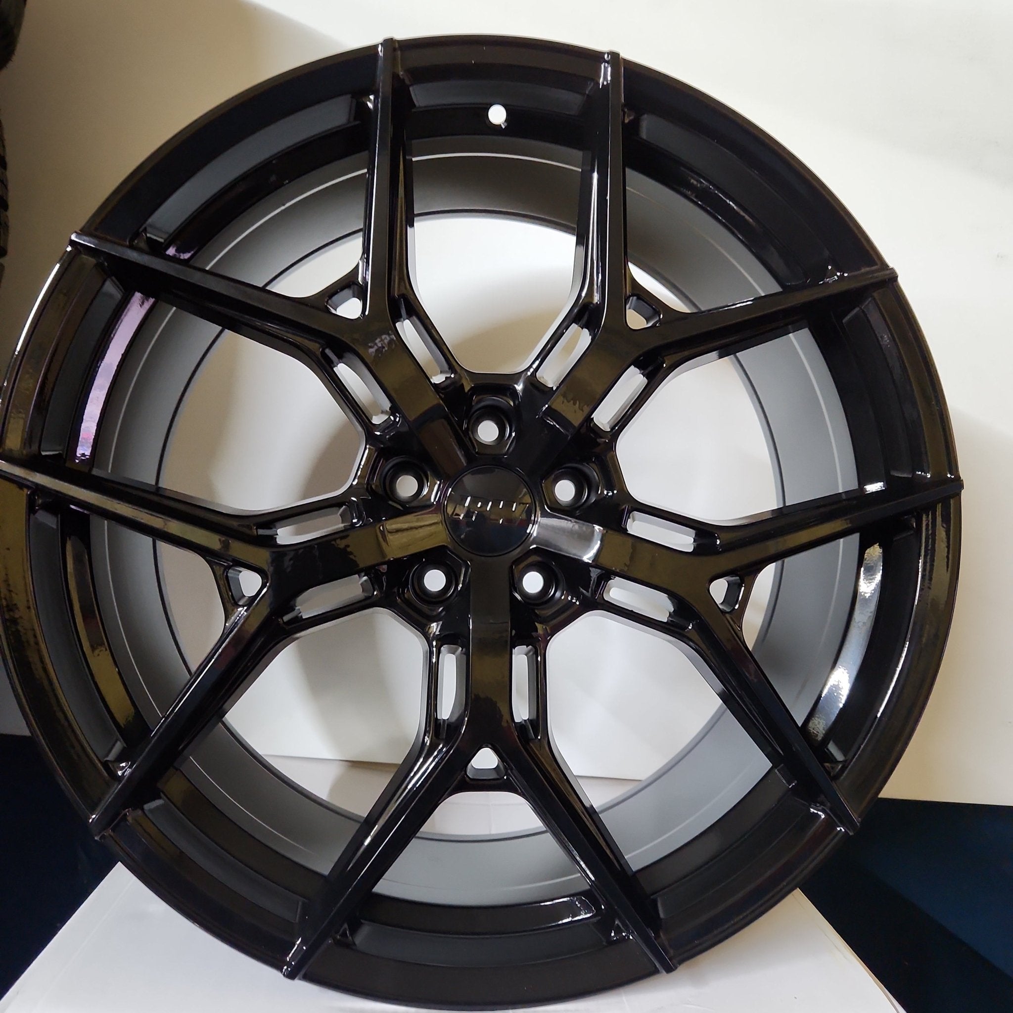 W1500 1696 22X11 5X120 GLOSS BLACK