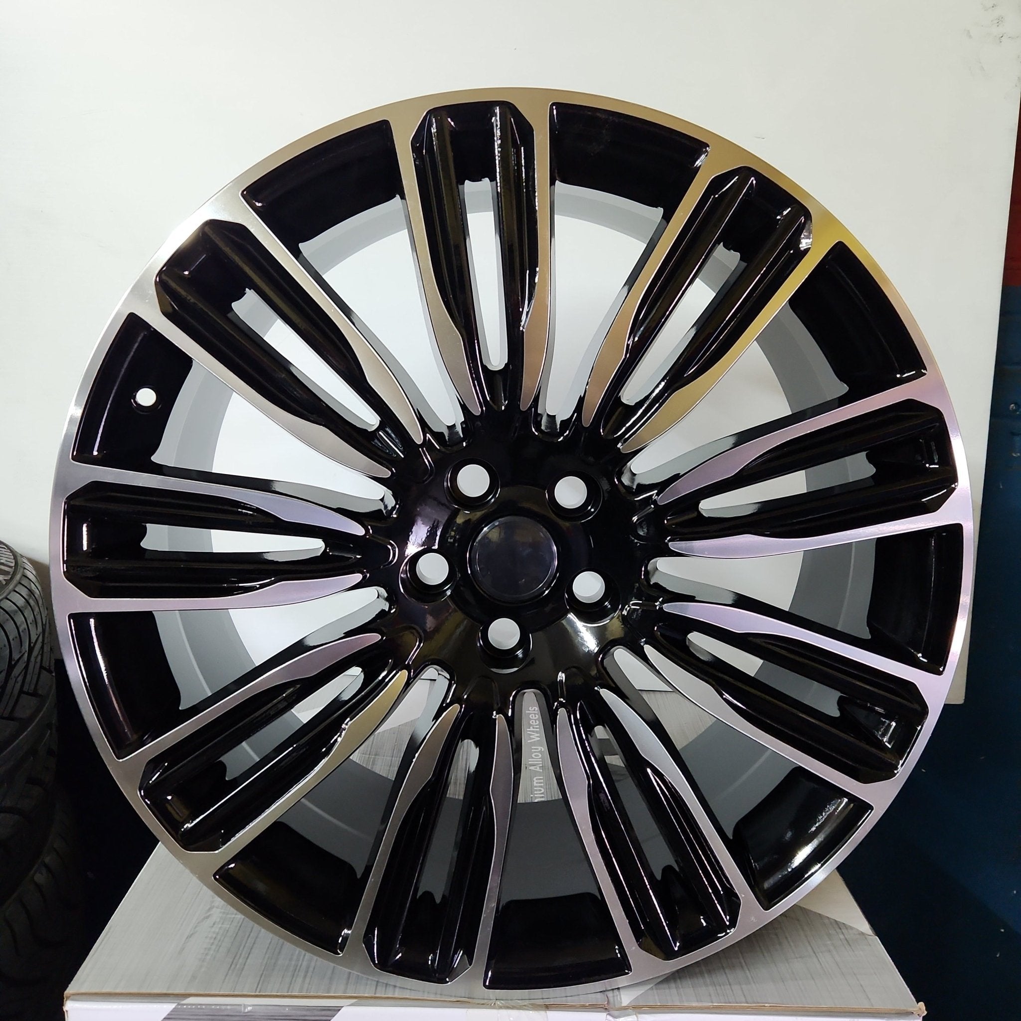 STYLE RL16 22X9.5 5X120 GLOSSB BLACK MACHINED FACE