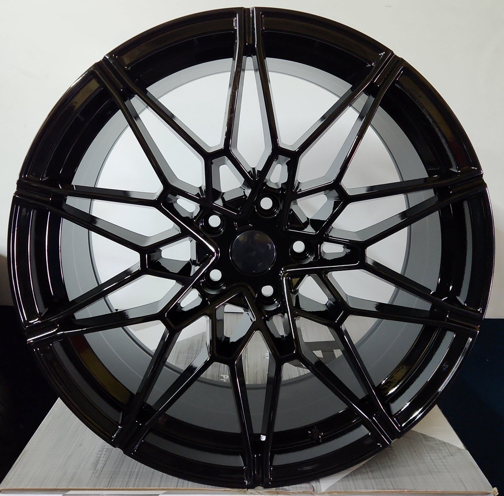 W718 19X8.0 5X120 GLOSS BLACK