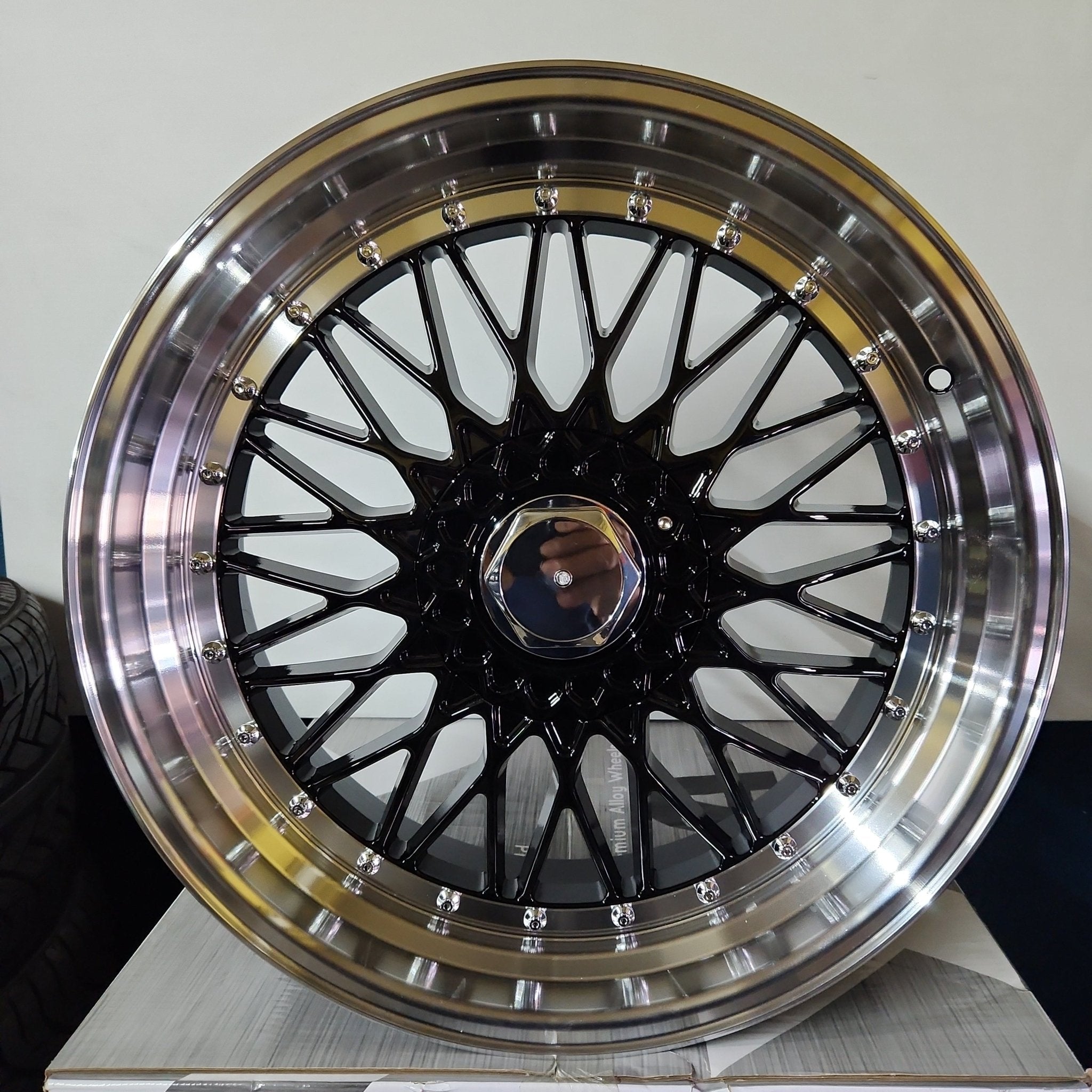 W883 WHEELS 18x8.0 5X120  5x4.5 BML-S