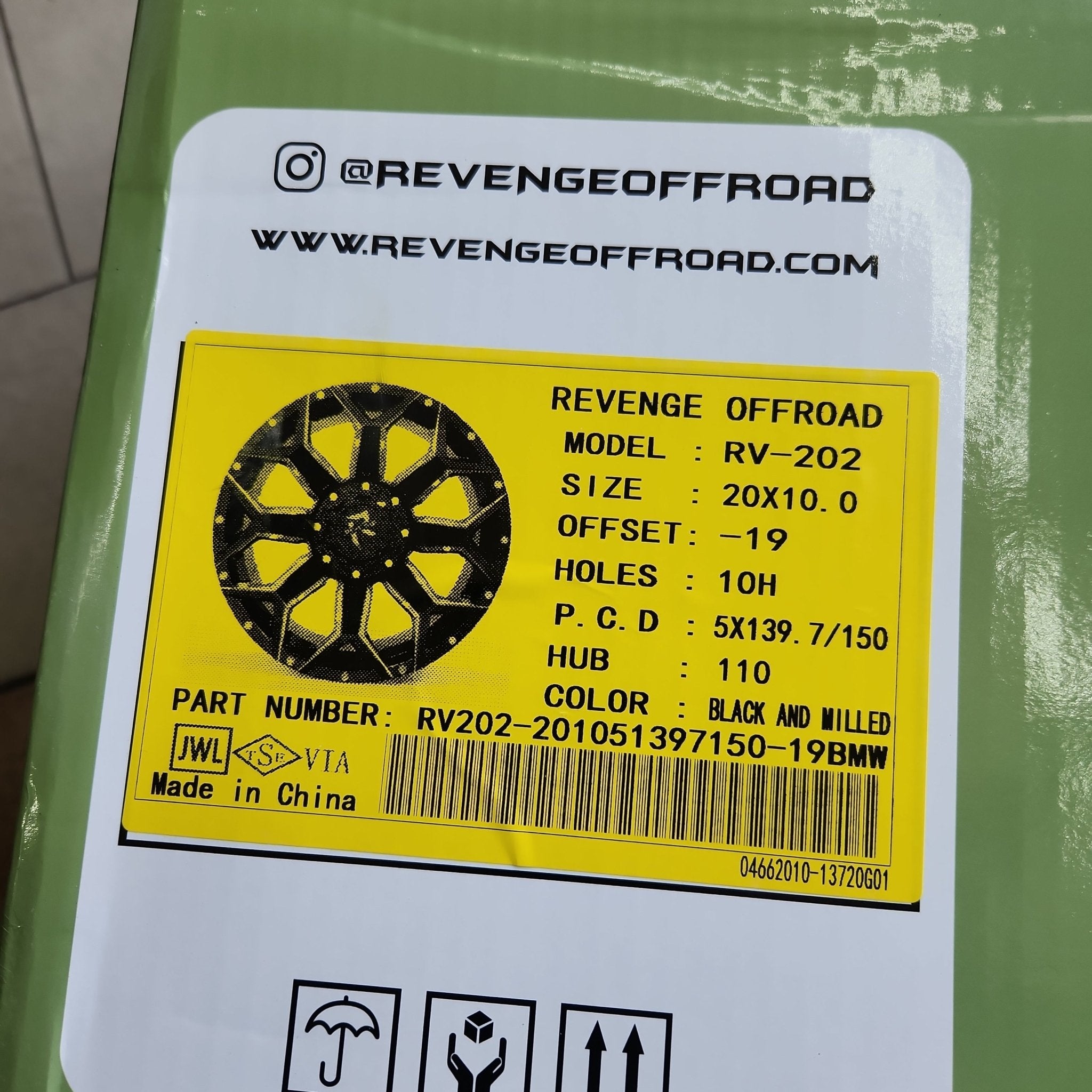 REVENGE RV-202  20X10 5x150- 5x139.7 BLACK AND MILLED
