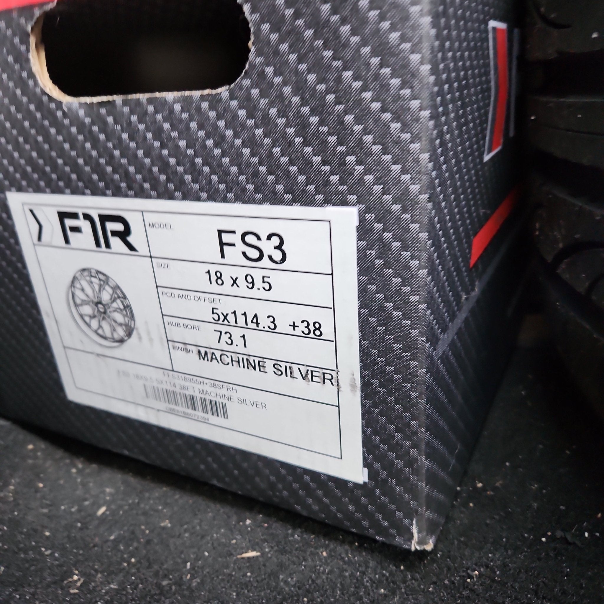 FS3 18X9.5 5X114 MACHINE SILVER