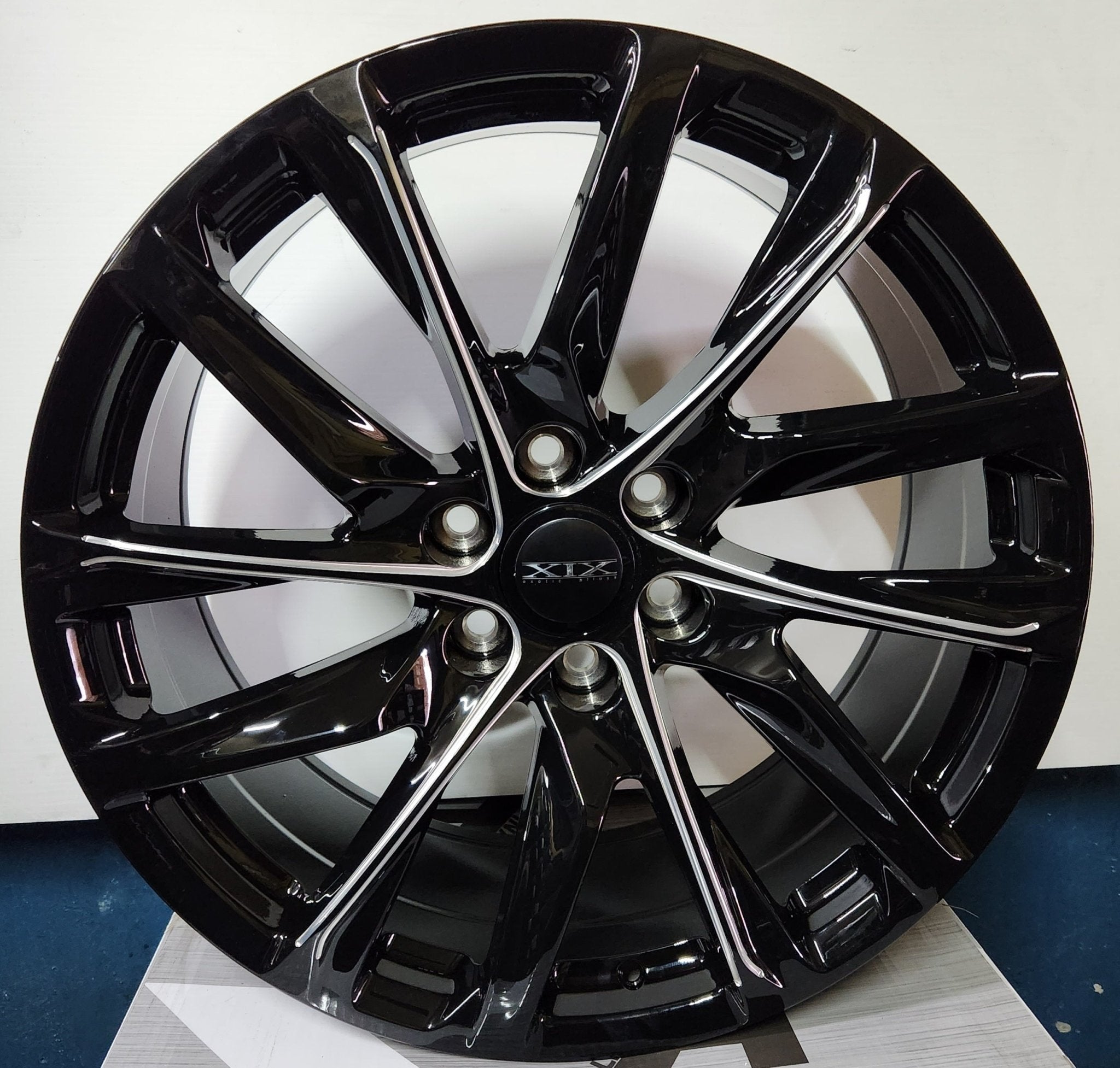 21 TAHOE HIGH COUNTRY RE 22Z9.0 6X139.7  PIANO BLACK MACHINE MILLED