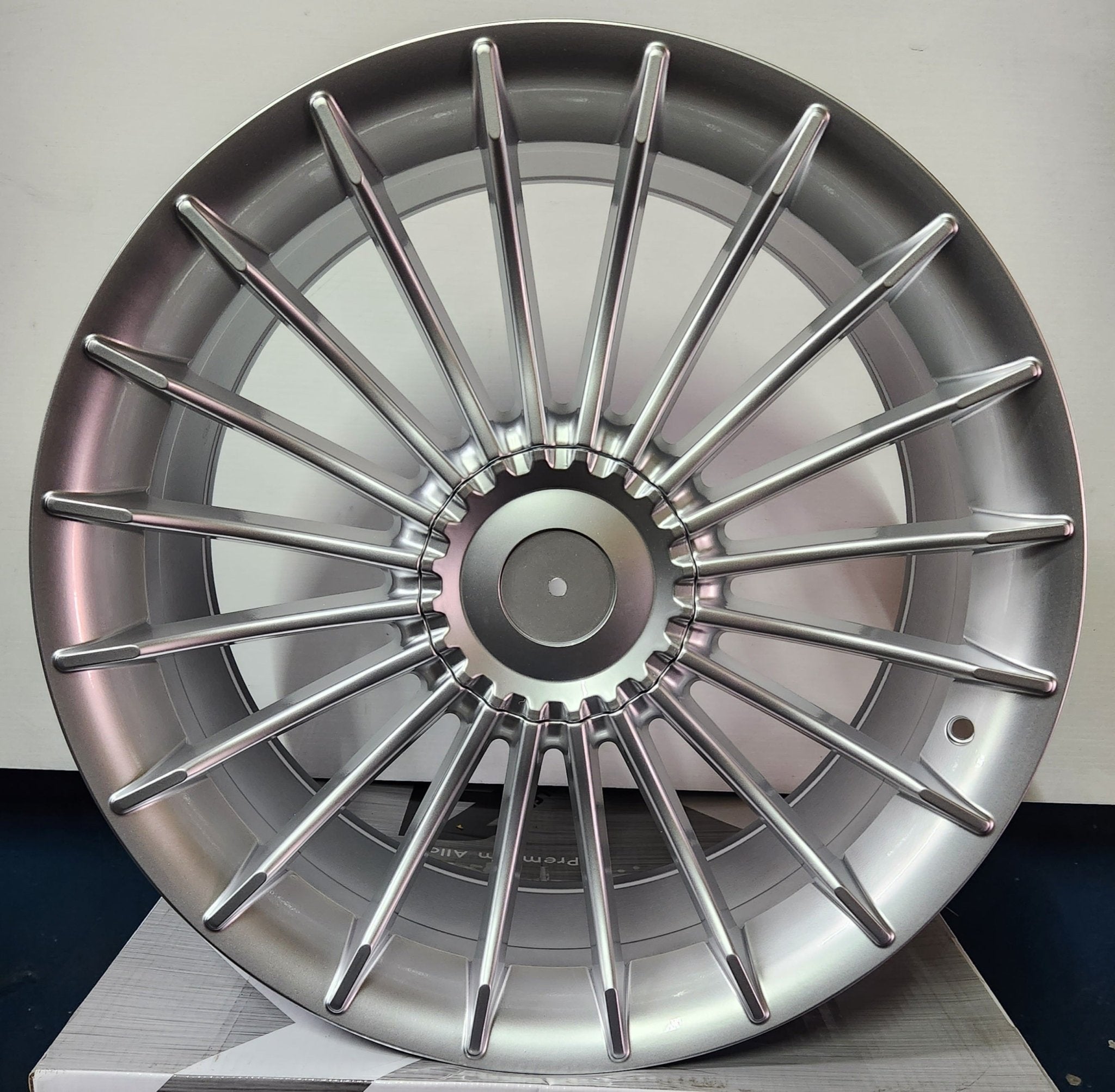 W724 20x9.5 5x112 / 5x120 HYPER SILVER