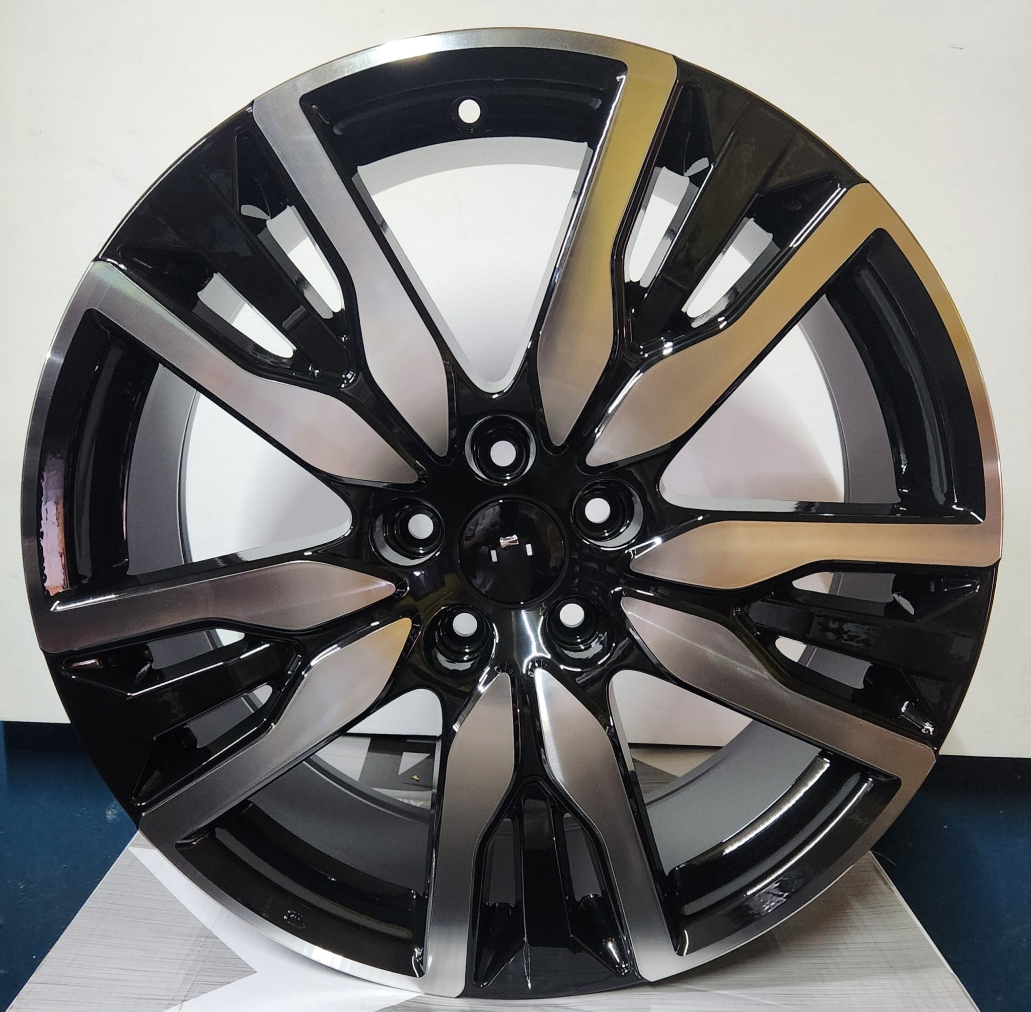 W319 D2030 20x8.0 5x120 BLACK MACHINED FACE