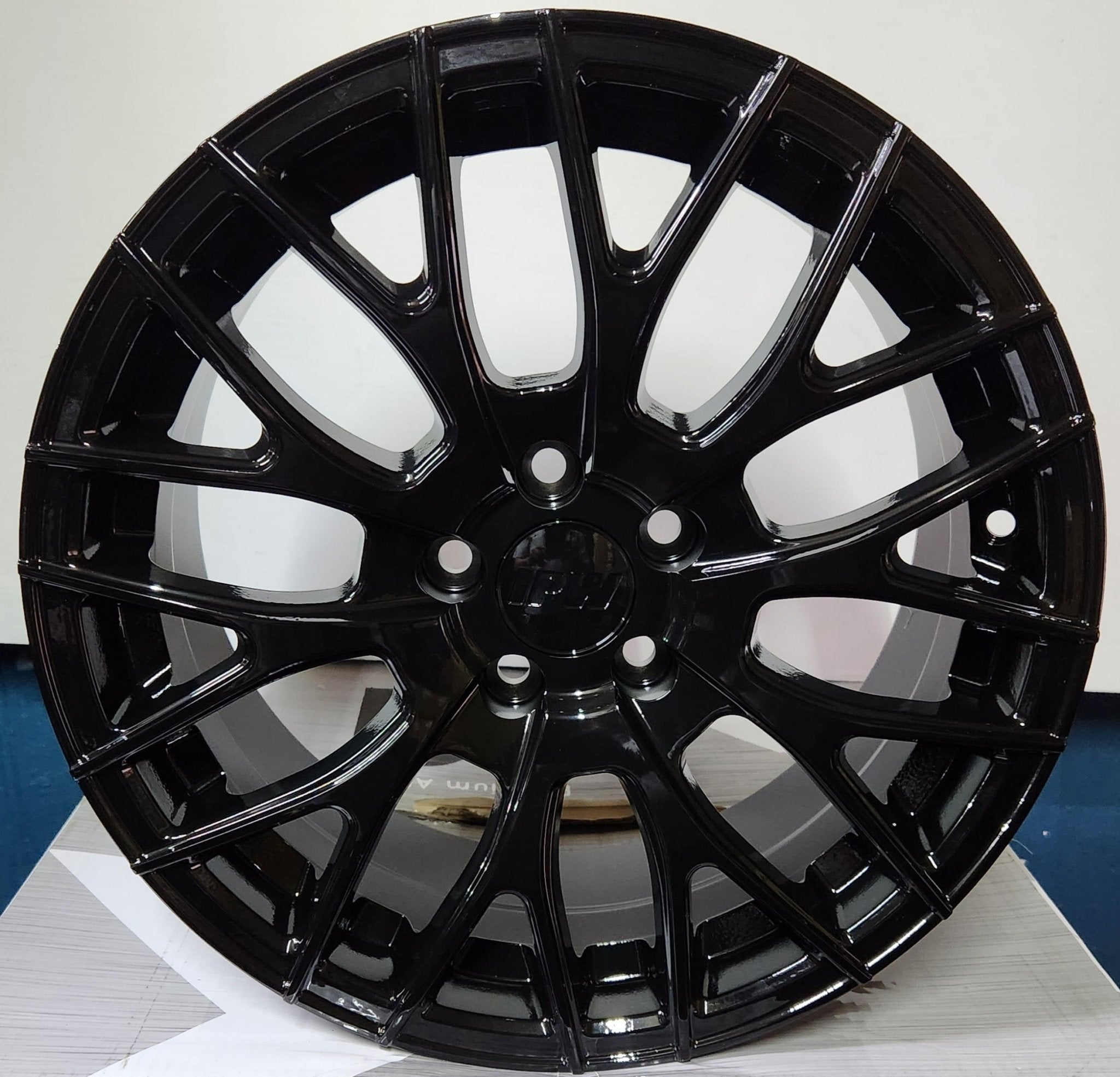 W008 16X7.0  5X4.5 GLOSS BLACK