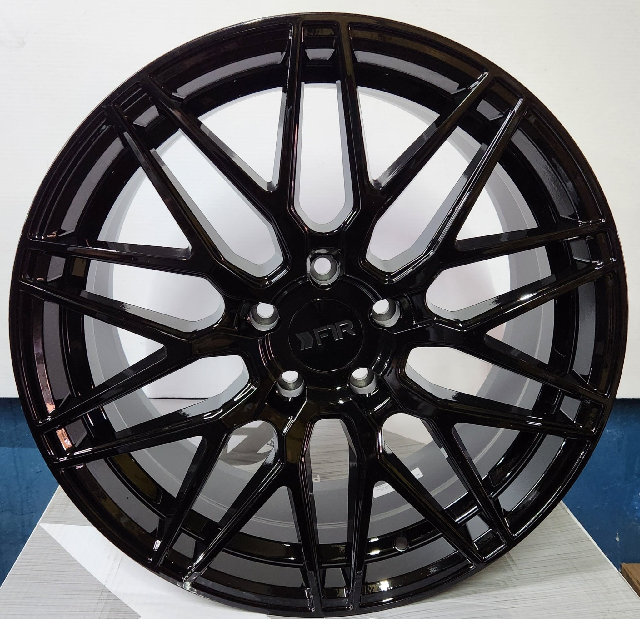 F103 18X8.5 5X112 GLOSS BLACK