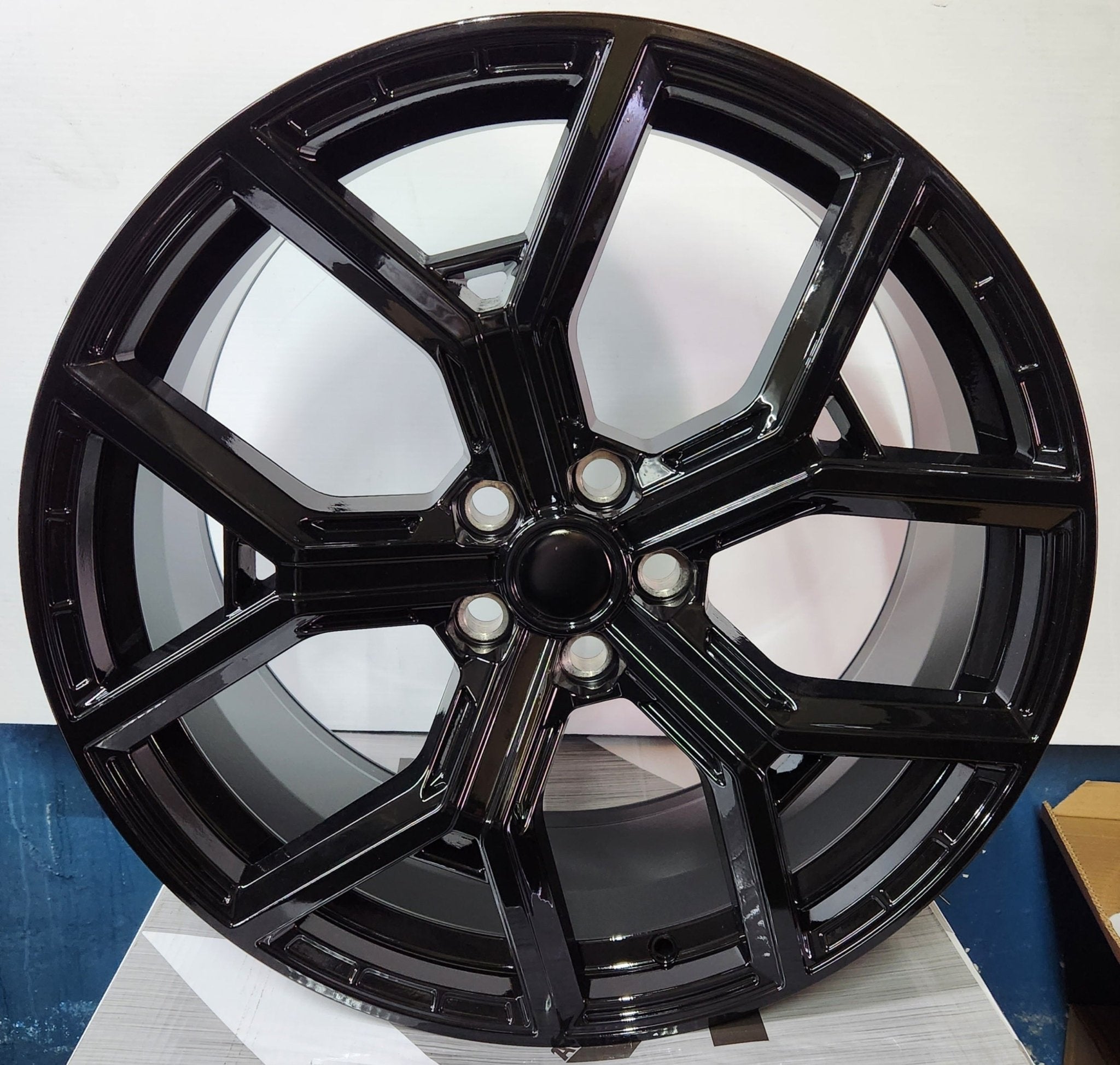 W785 IV-892 22X9.5 5X120 GLOSS BLACK