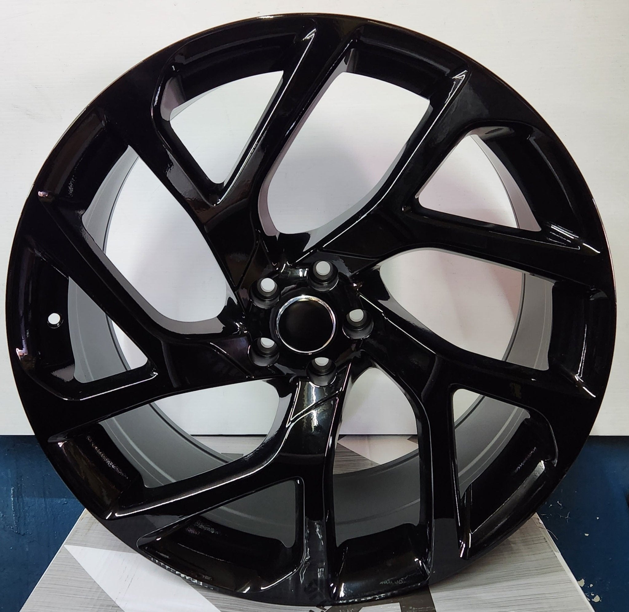 RL38 22X9.5 5X108 GLOSS BLACK